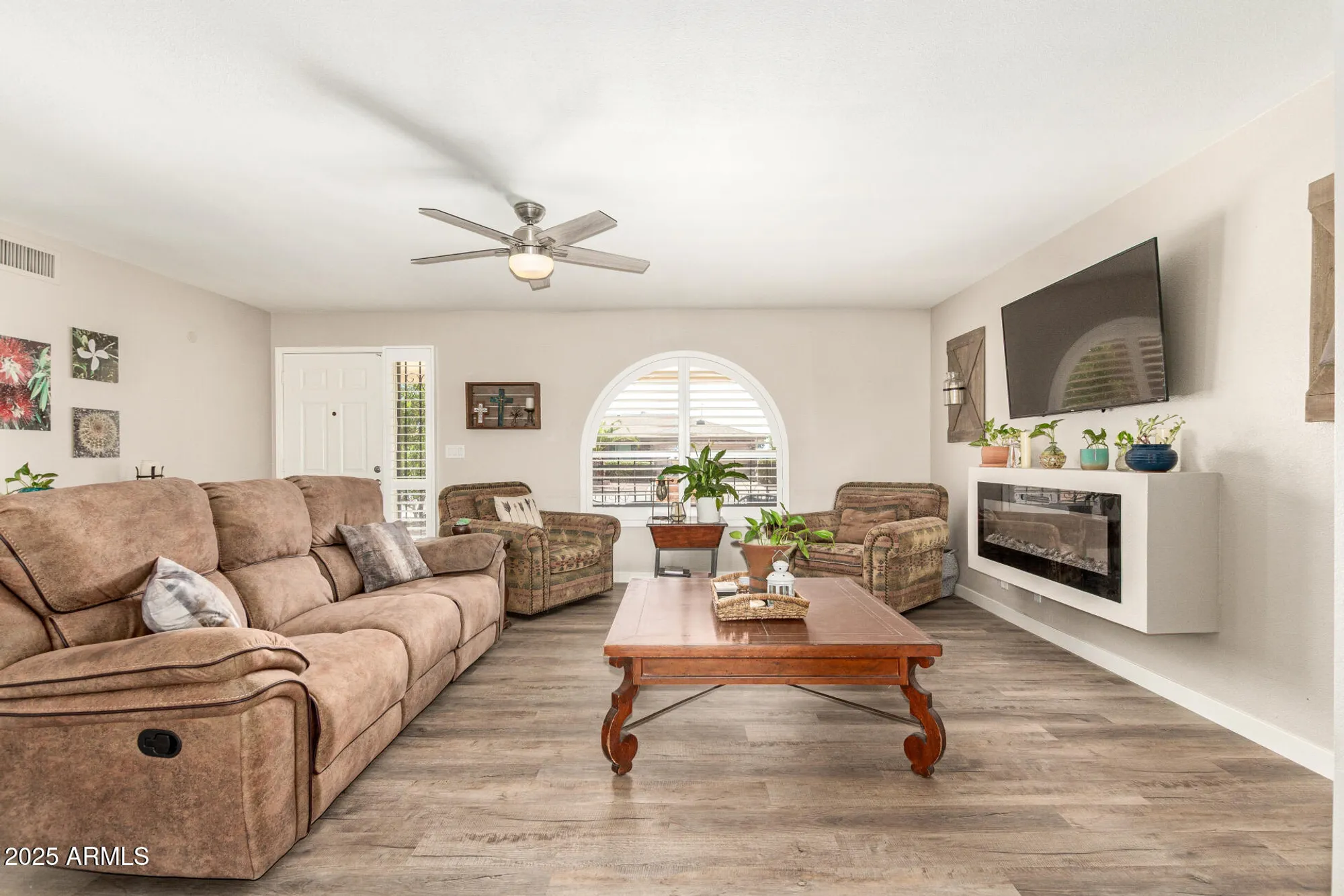 Property Slideshow image 5 of 35 | 4630 e capri ave, Mesa, AZ, 85206