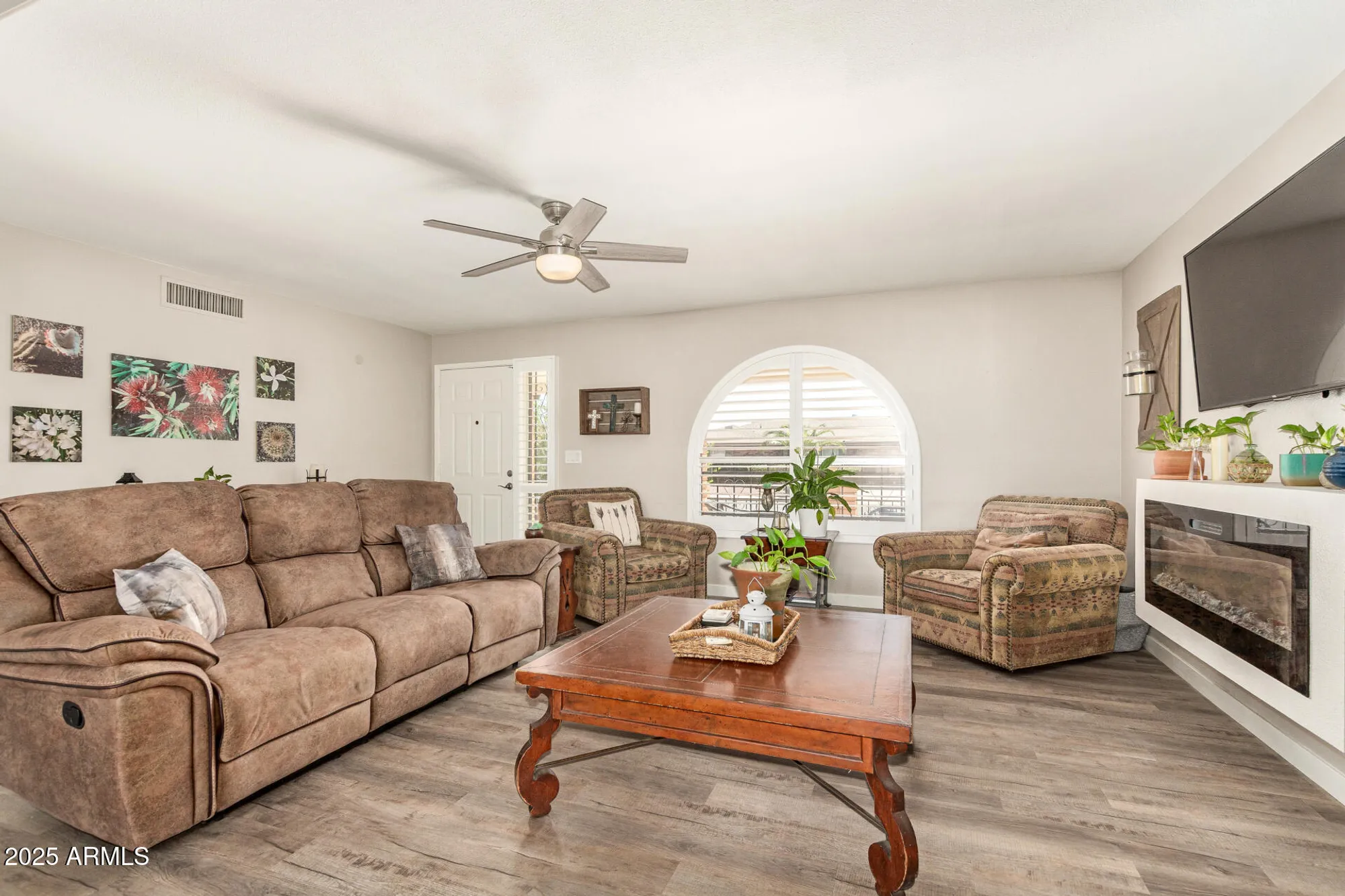 Property Slideshow image 7 of 35 | 4630 e capri ave, Mesa, AZ, 85206