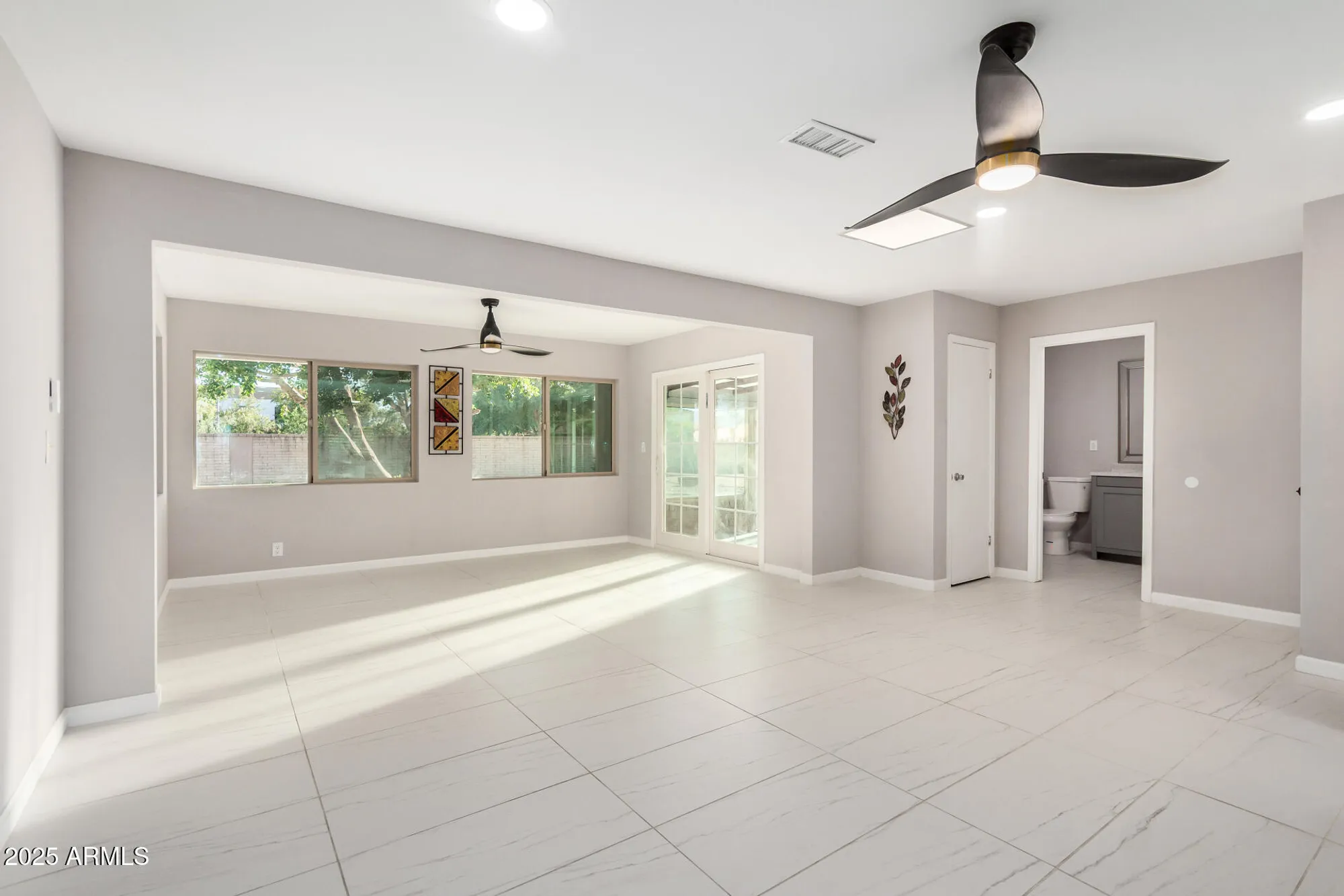 Property Slideshow image 9 of 41 | 9325 w arrowhead dr, Sun City, AZ, 85351