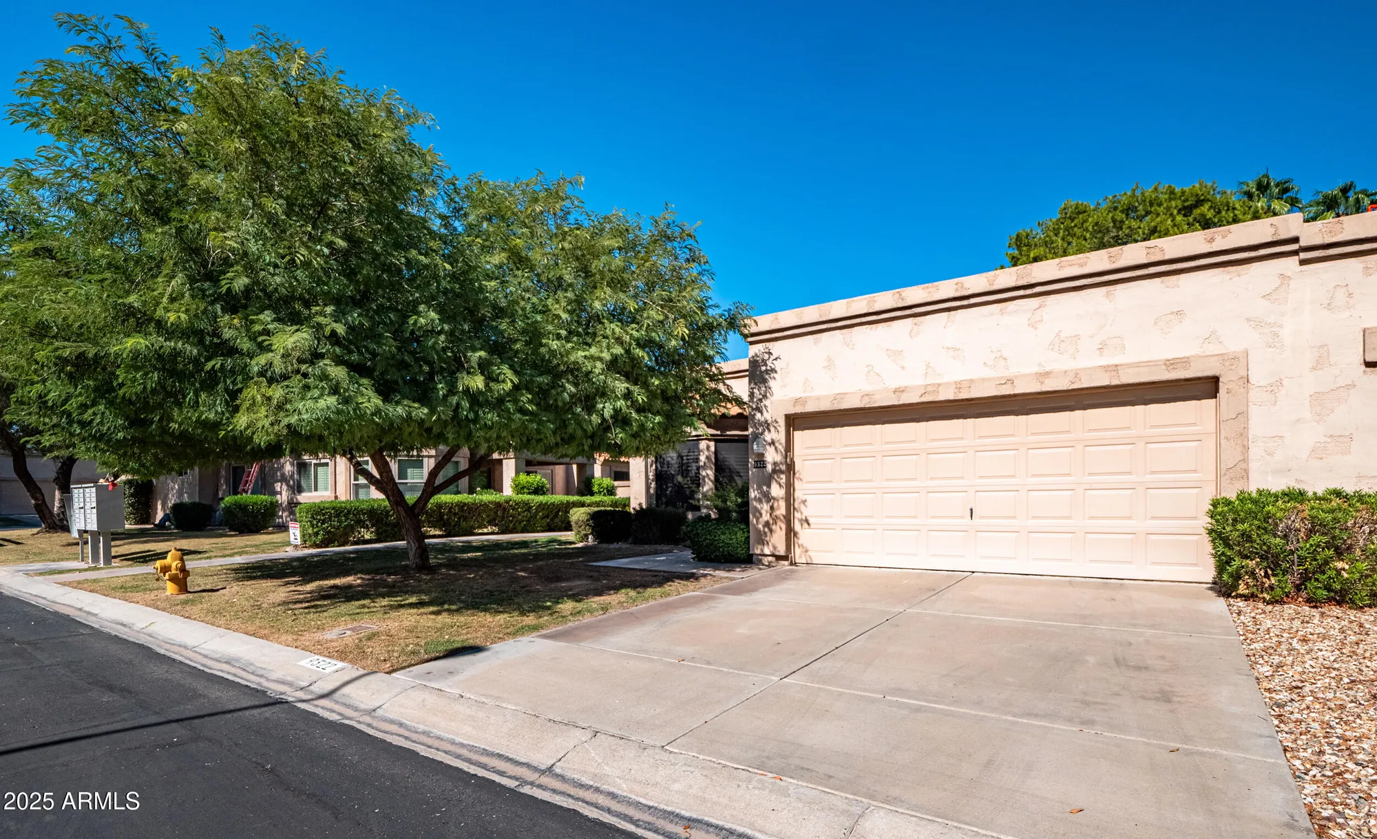 Property Slideshow image 2 of 41 | 9322 w topeka dr, Peoria, AZ, 85382