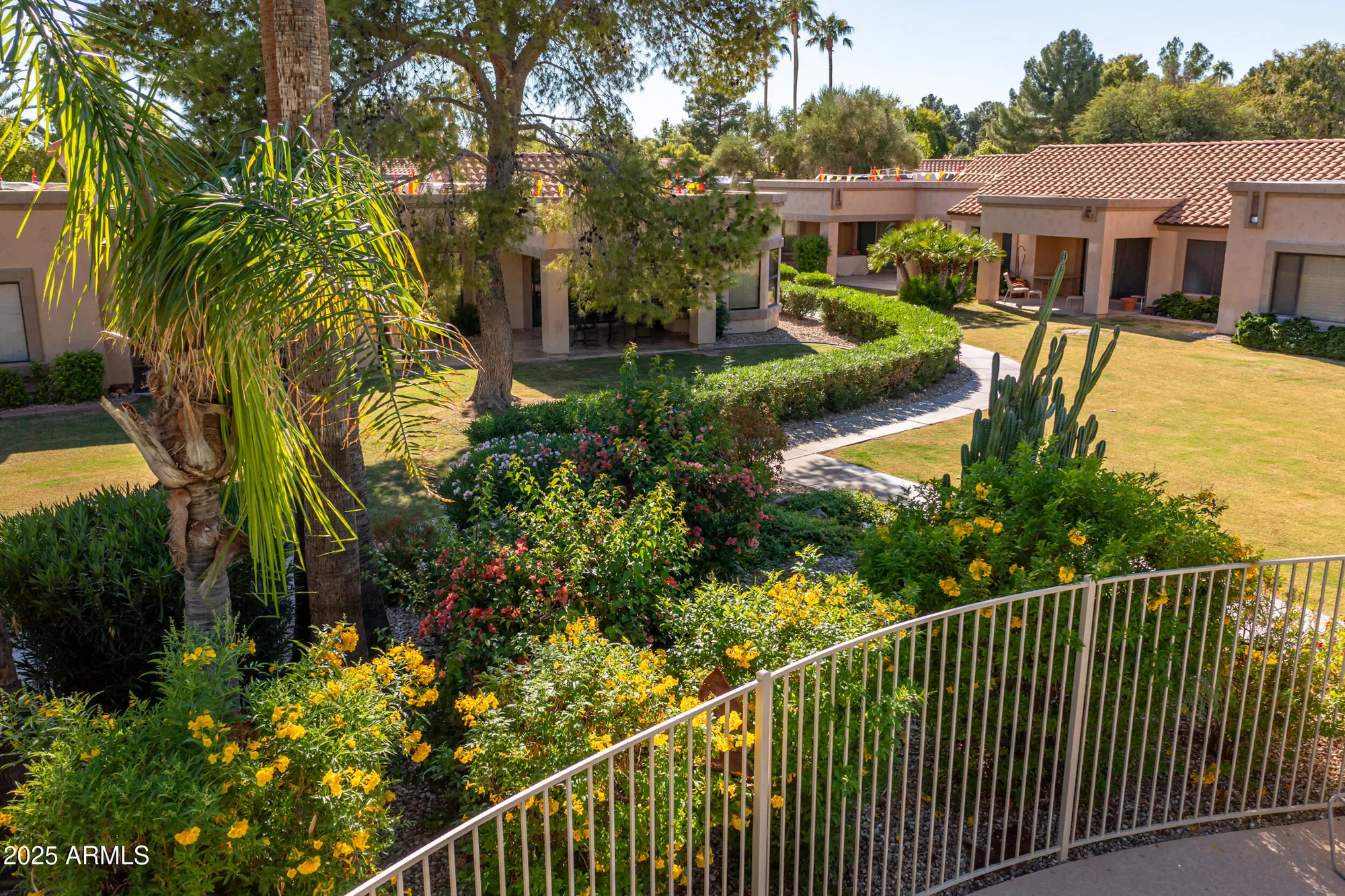 Property Slideshow image 3 of 41 | 9322 w topeka dr, Peoria, AZ, 85382