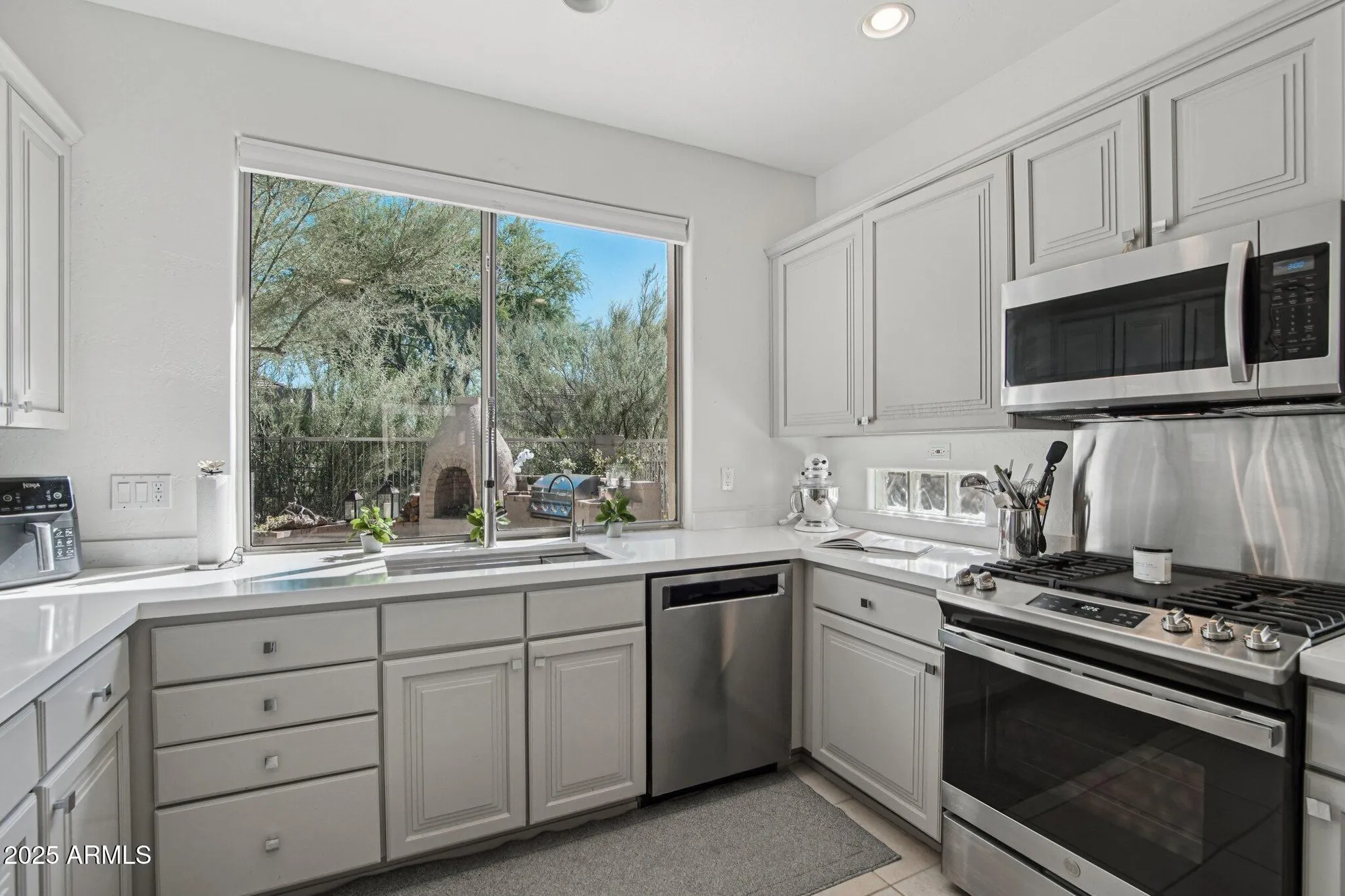 Property Slideshow image 7 of 29 | 6961 e purple shade cir, Scottsdale, AZ, 85266