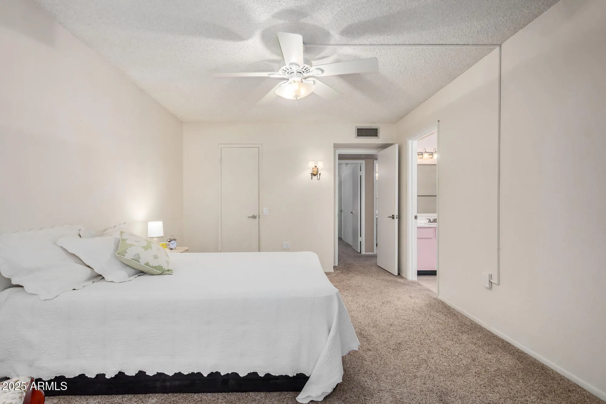 Property Slideshow image 19 of 43 | 13637 n del webb blvd, Sun City, AZ, 85351