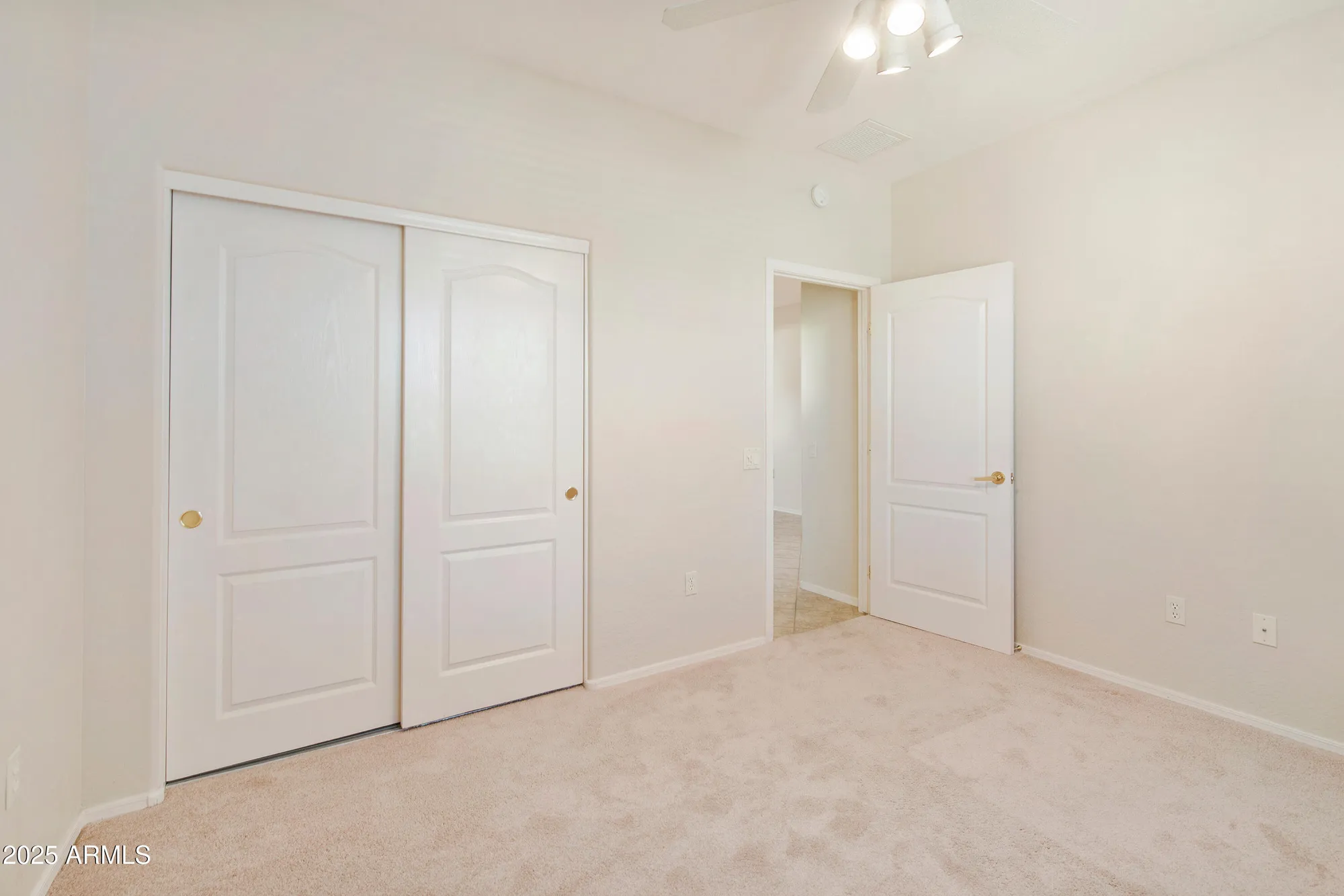 Property Slideshow image 13 of 26 | 19051 n aztec point dr, Surprise, AZ, 85387