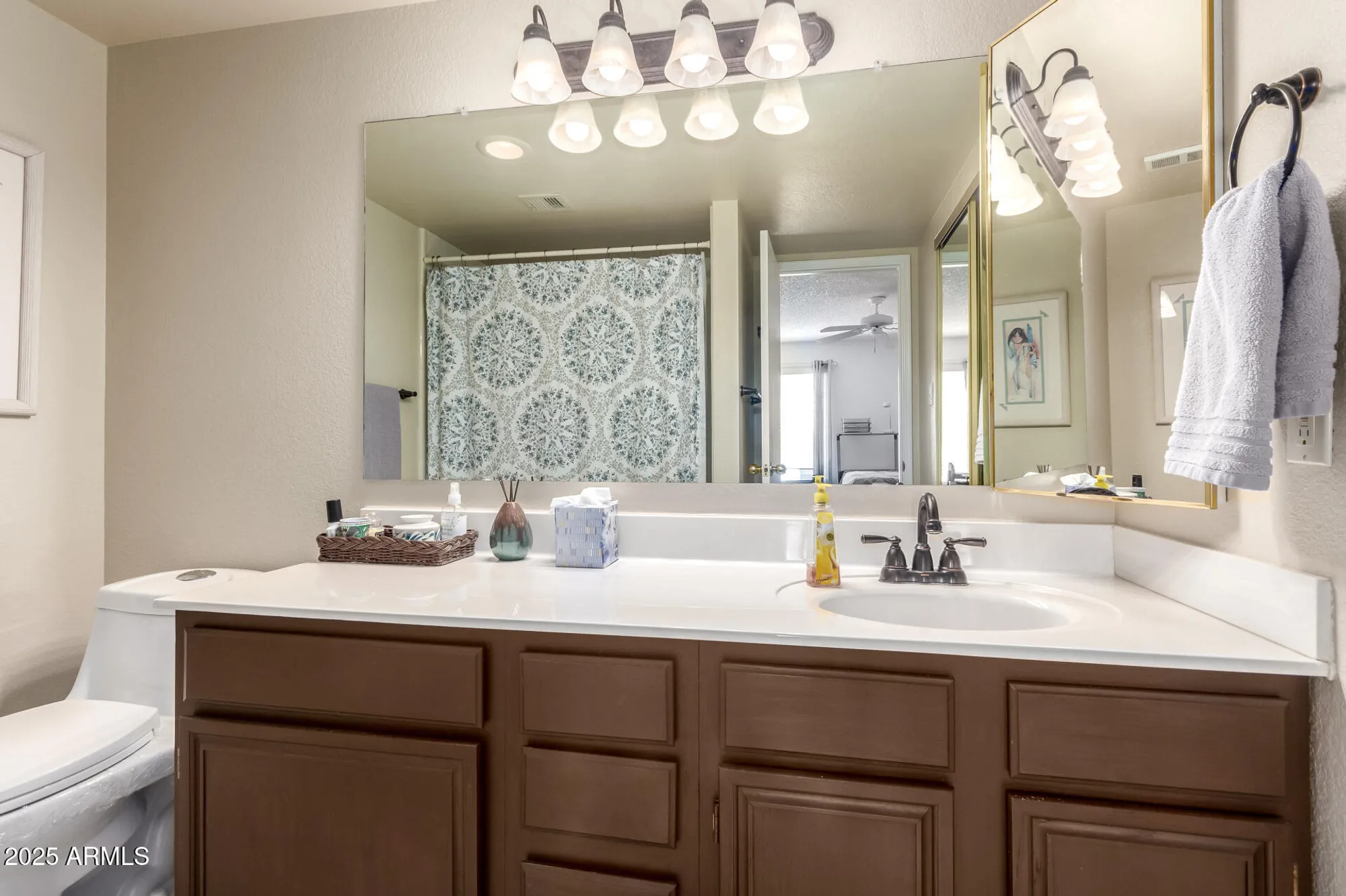 Property Slideshow image 17 of 36 | 5518 e lindstrom ln 2011, Mesa, AZ, 85215