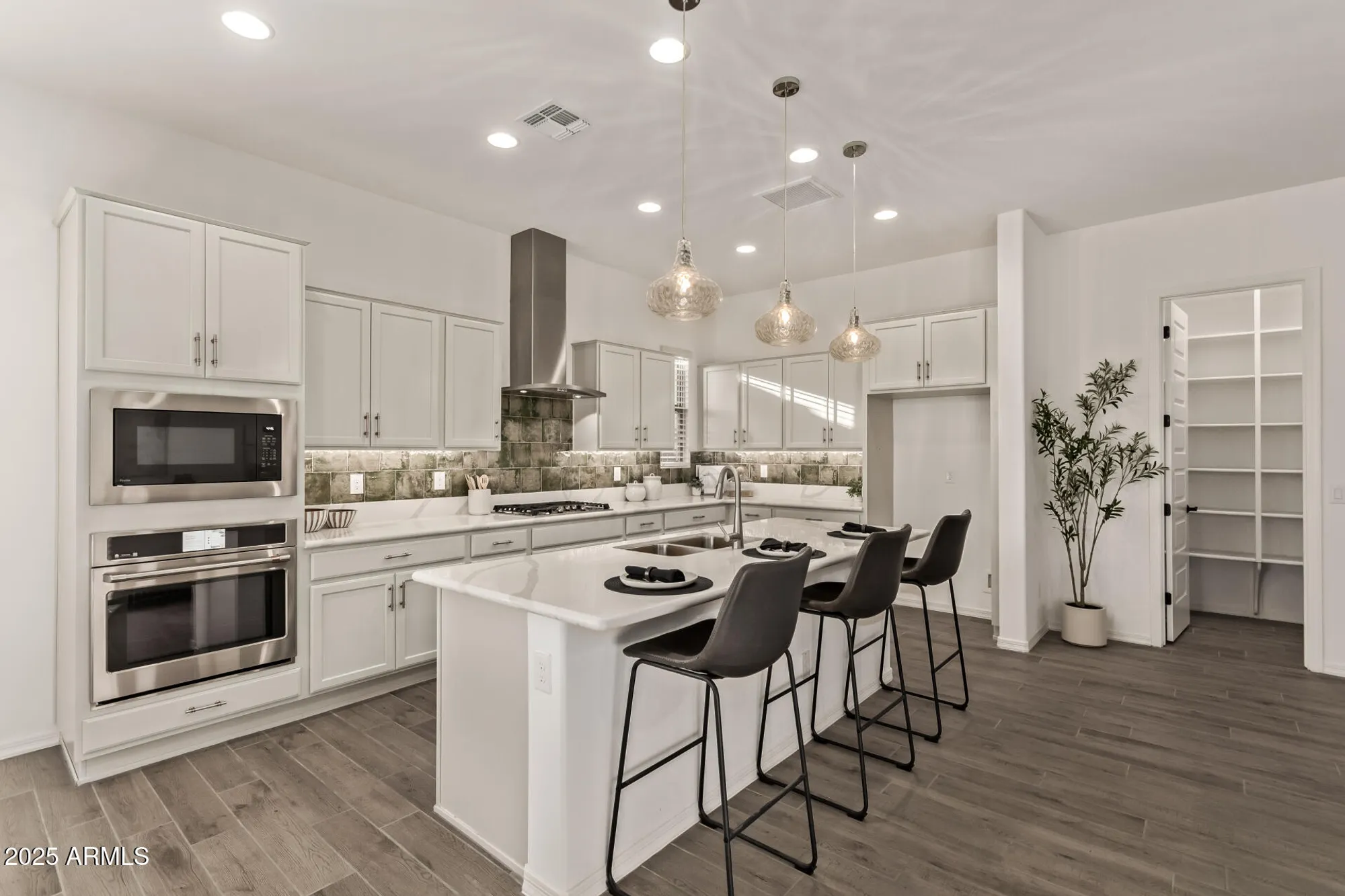 Property Slideshow image 11 of 57 | 18119 w silverwood dr, Goodyear, AZ, 85338