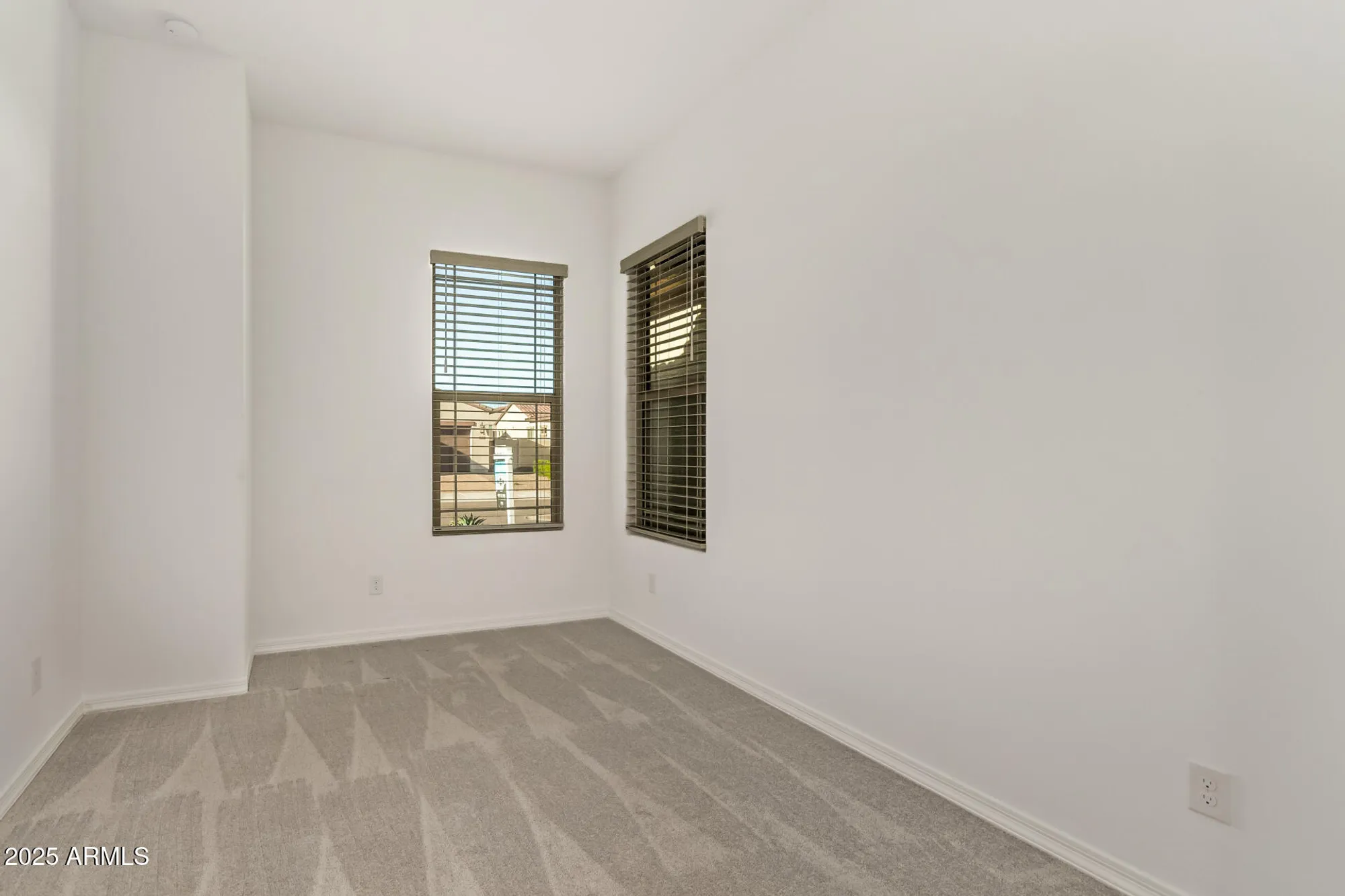 Property Slideshow image 24 of 57 | 18119 w silverwood dr, Goodyear, AZ, 85338