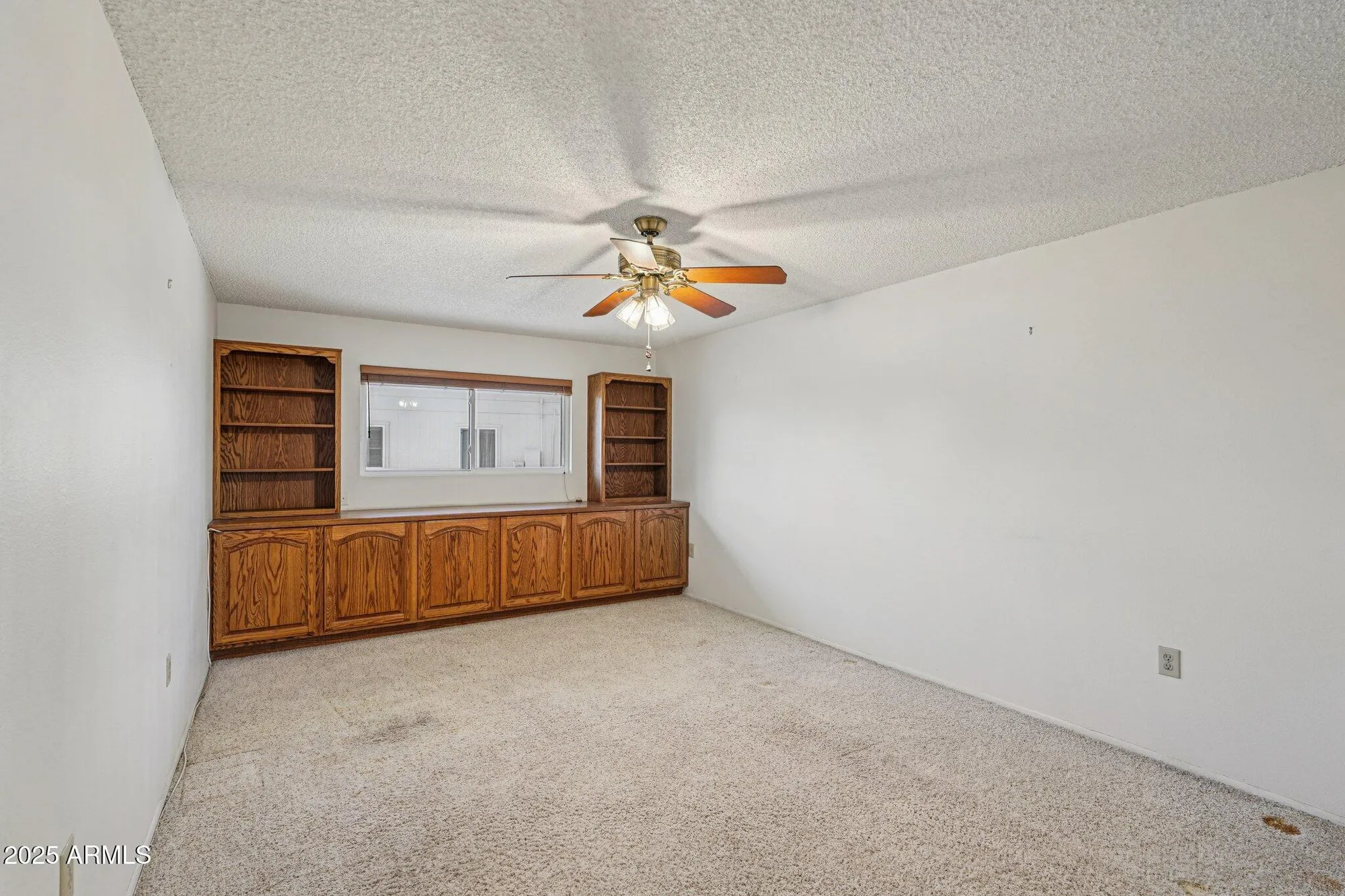 Property Slideshow image 30 of 69 | 10215 w white mountain rd, Sun City, AZ, 85351