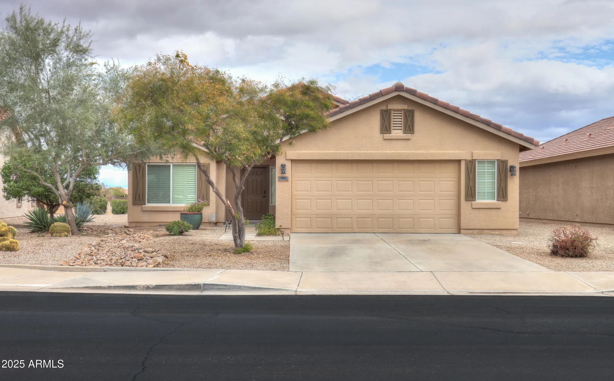 Property Slideshow image 2 of 50 | 188 n nueva ln, Casa Grande, AZ, 85194