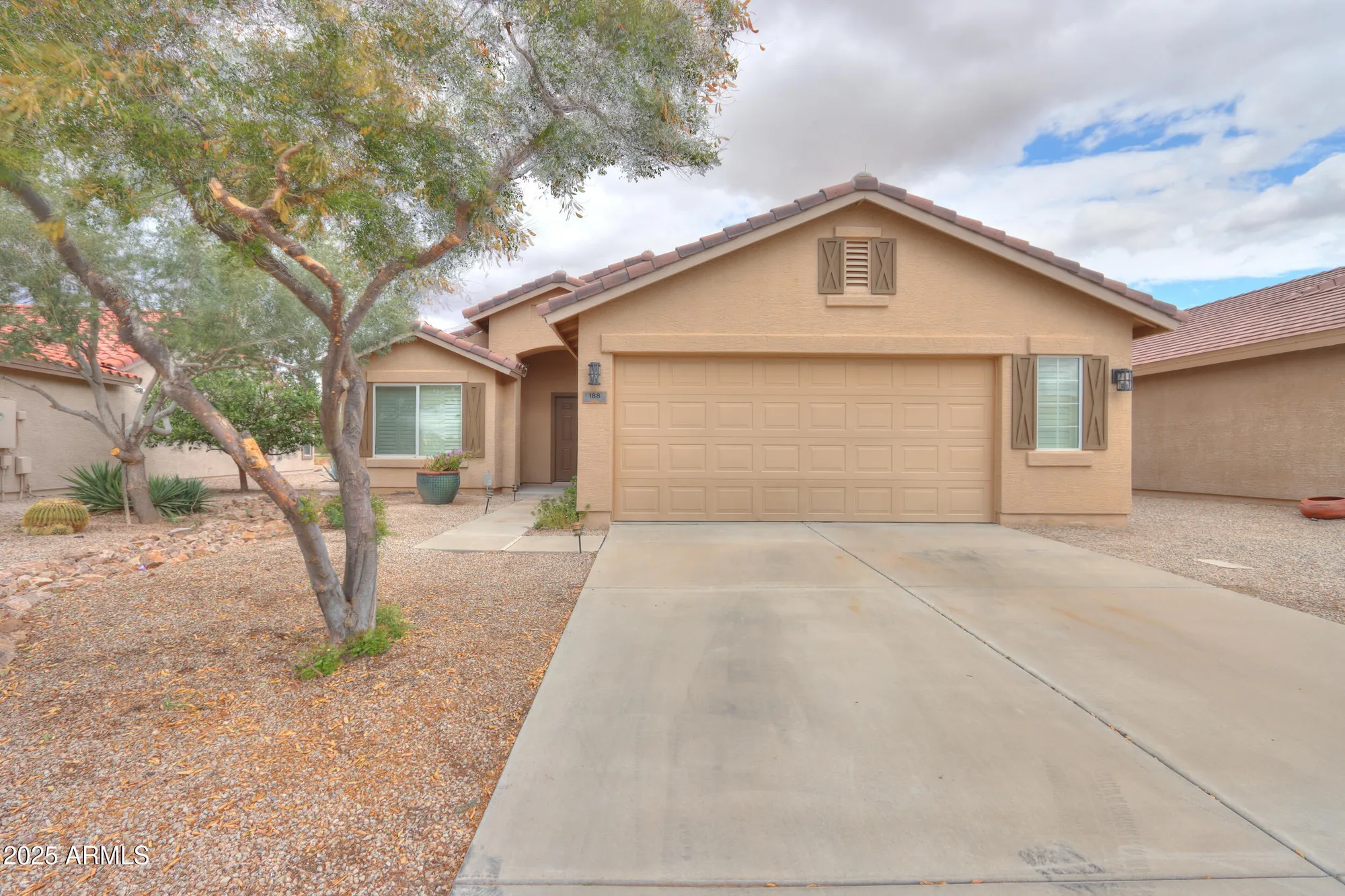 Property Slideshow image 3 of 50 | 188 n nueva ln, Casa Grande, AZ, 85194