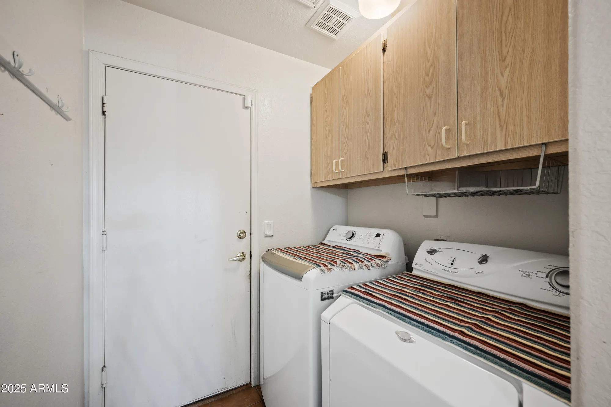 Property Slideshow image 6 of 28 | 10763 w runion dr, Peoria, AZ, 85373