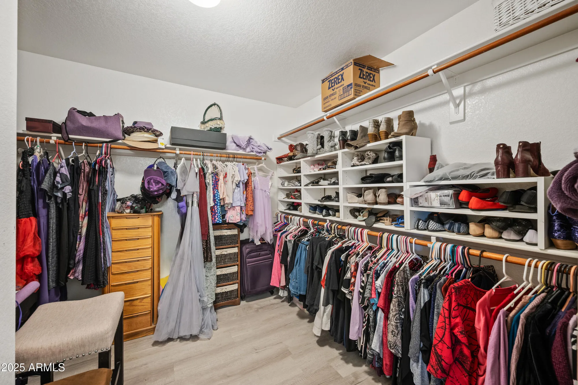 Property Slideshow image 8 of 28 | 10763 w runion dr, Peoria, AZ, 85373