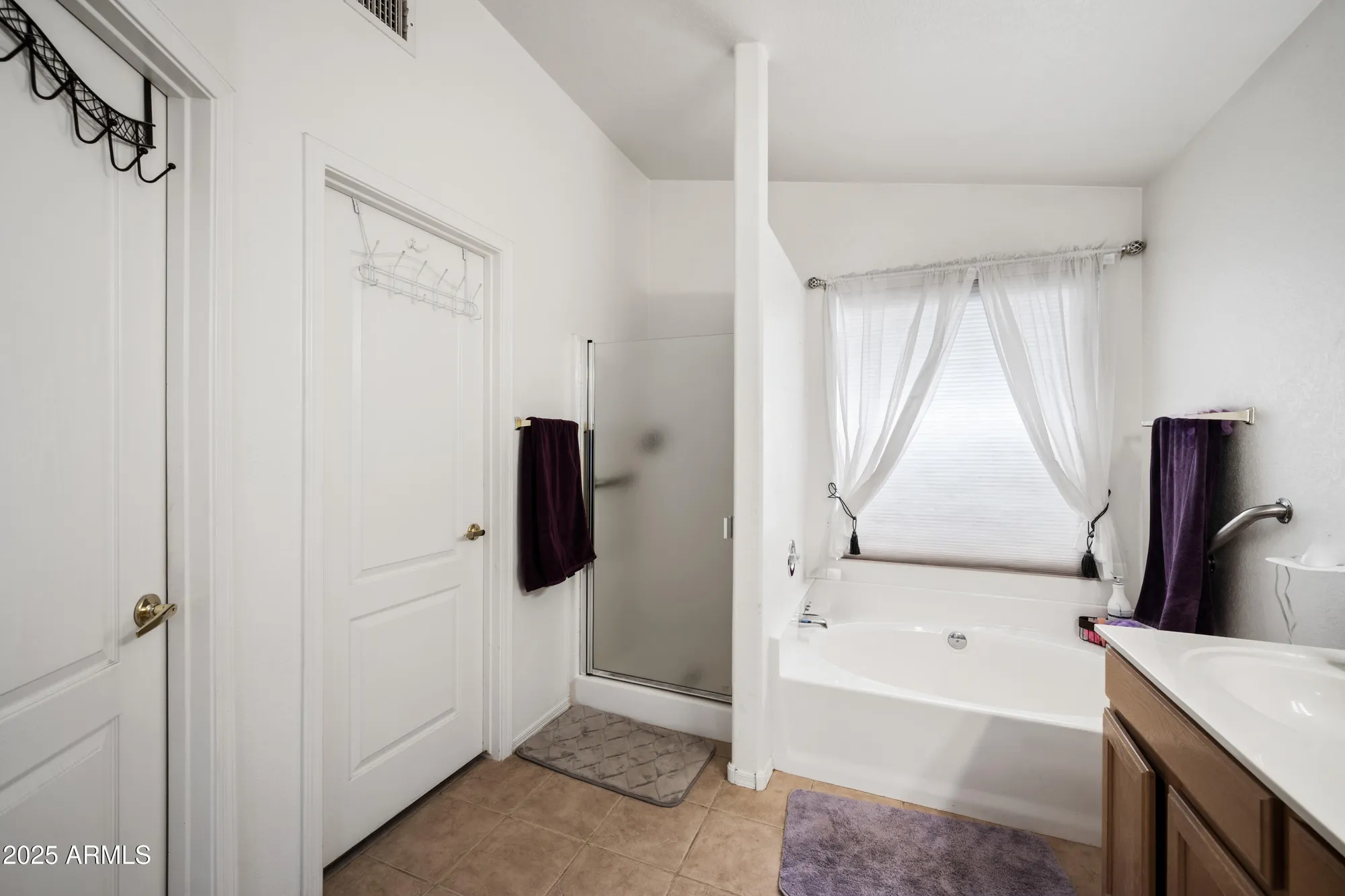 Property Slideshow image 9 of 28 | 10763 w runion dr, Peoria, AZ, 85373