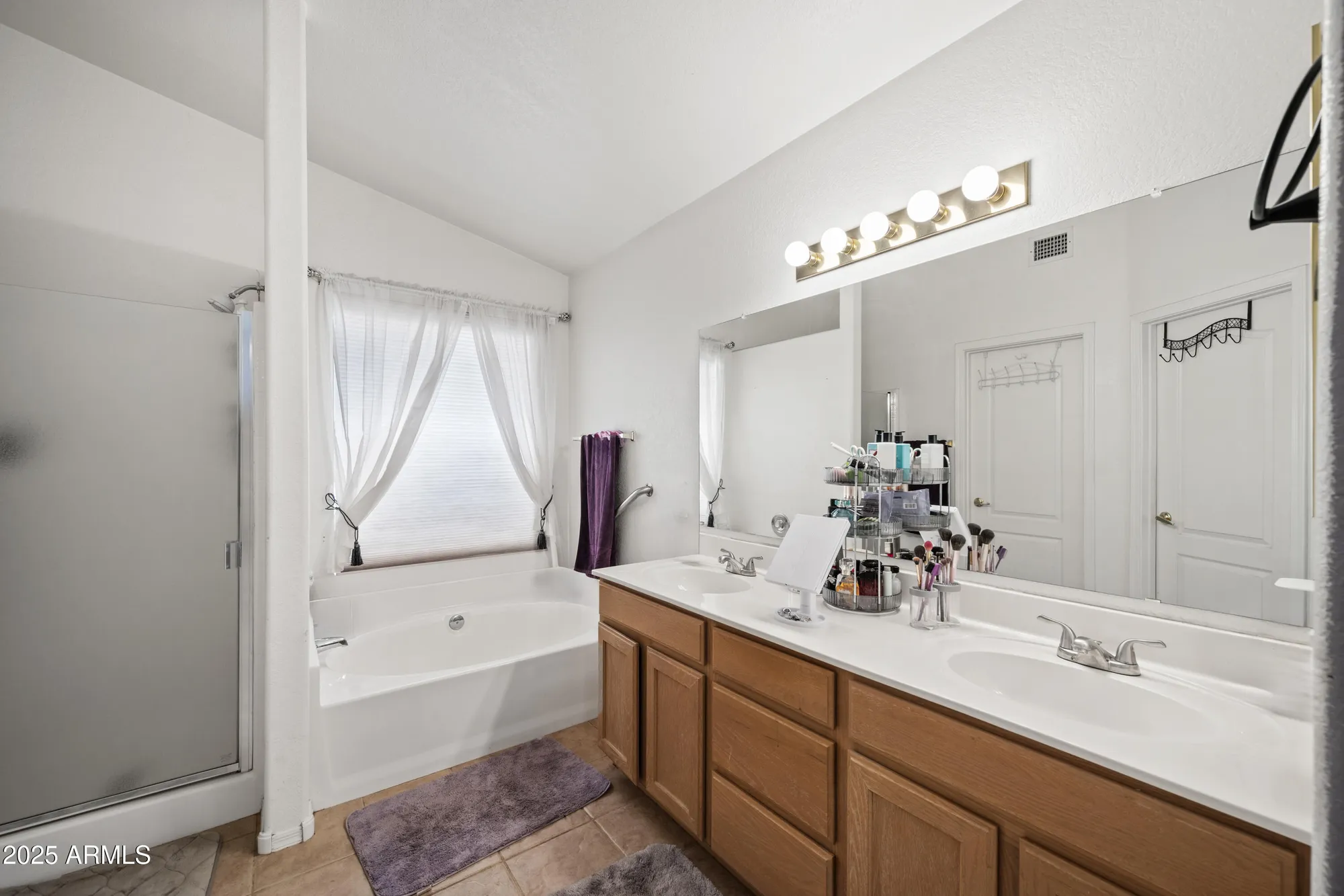 Property Slideshow image 10 of 28 | 10763 w runion dr, Peoria, AZ, 85373