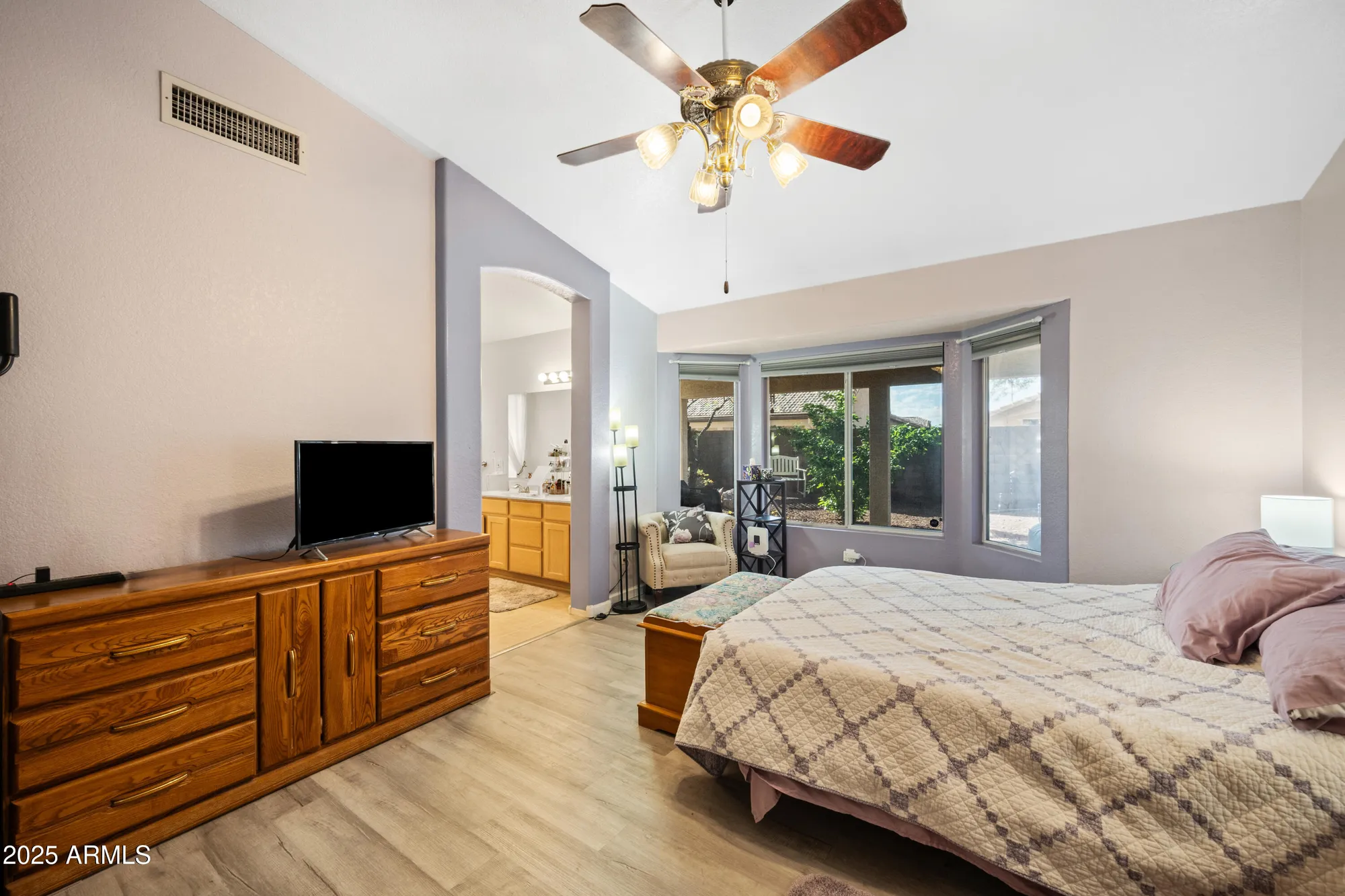 Property Slideshow image 11 of 28 | 10763 w runion dr, Peoria, AZ, 85373