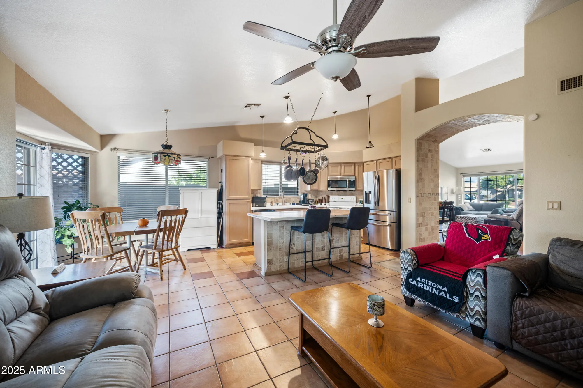 Property Slideshow image 14 of 28 | 10763 w runion dr, Peoria, AZ, 85373