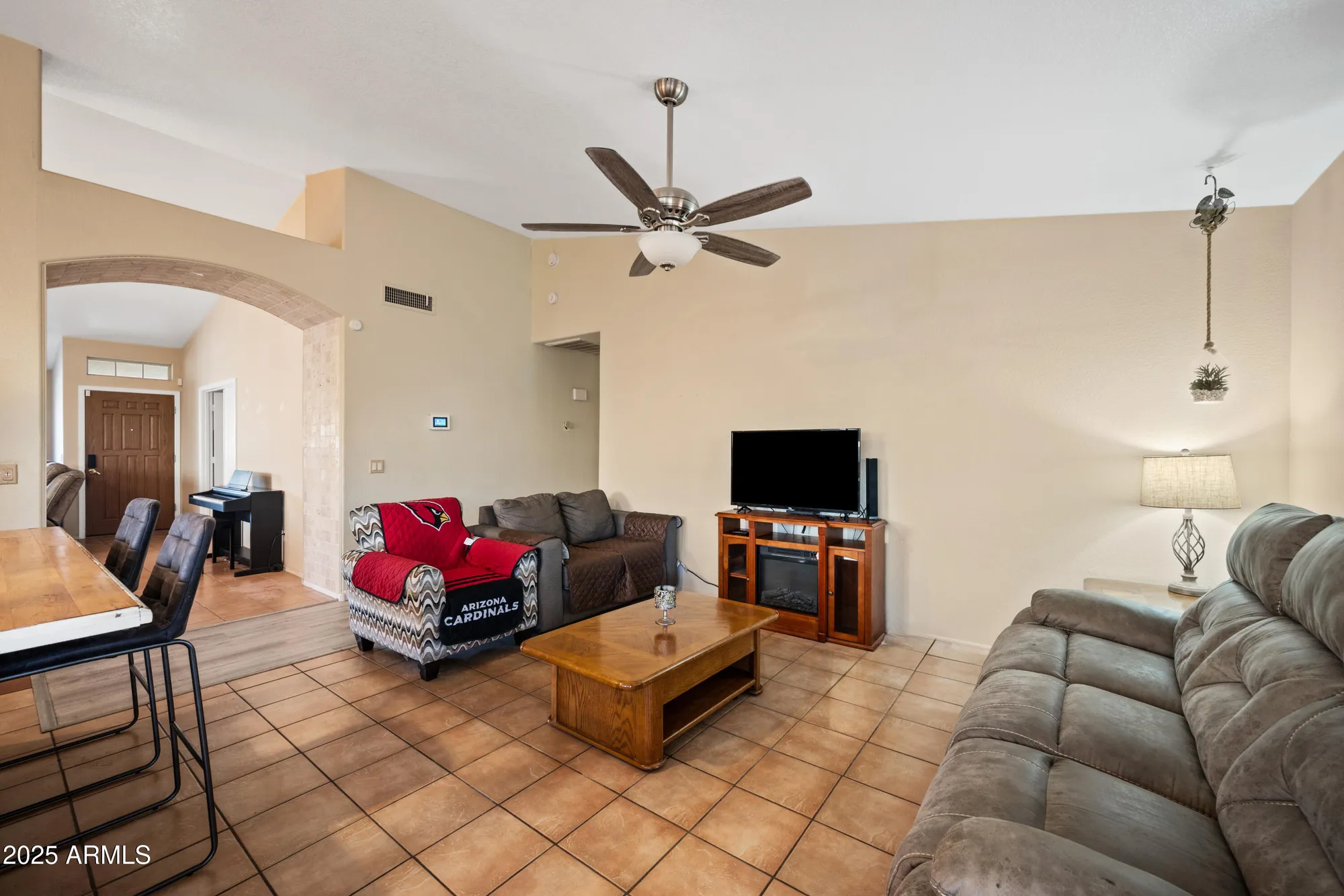 Property Slideshow image 15 of 28 | 10763 w runion dr, Peoria, AZ, 85373