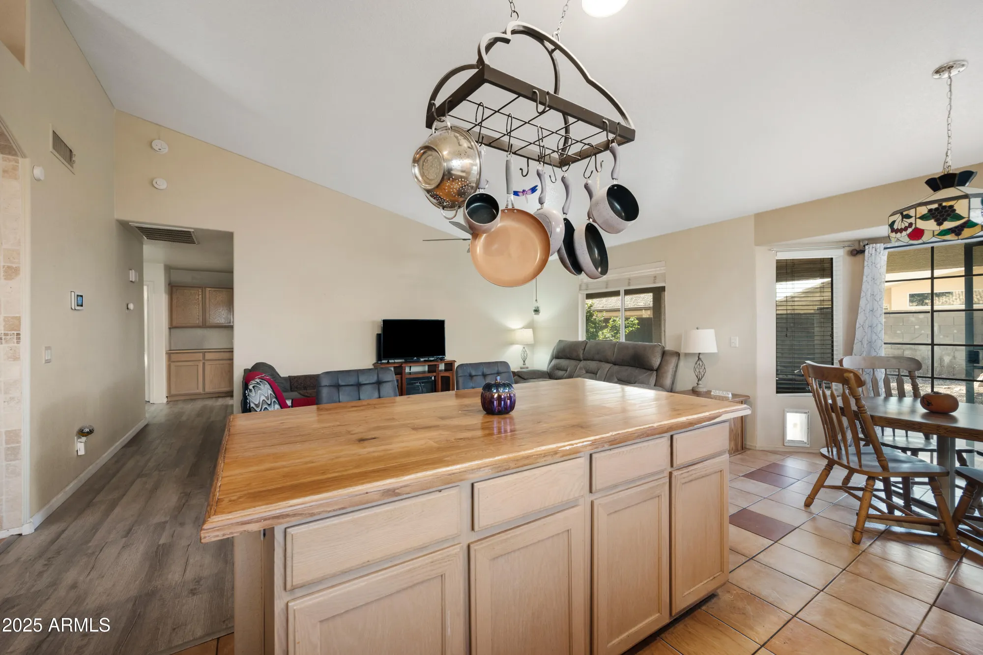 Property Slideshow image 16 of 28 | 10763 w runion dr, Peoria, AZ, 85373