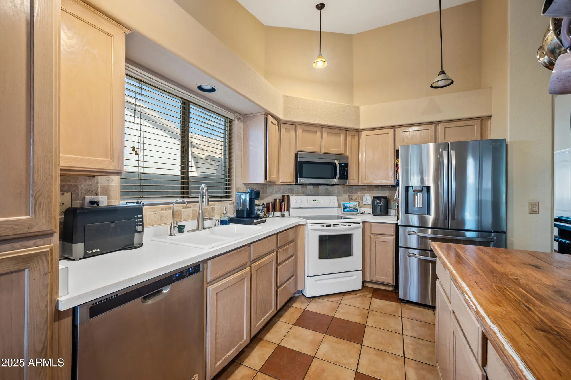 Property Slideshow image 18 of 28 | 10763 w runion dr, Peoria, AZ, 85373