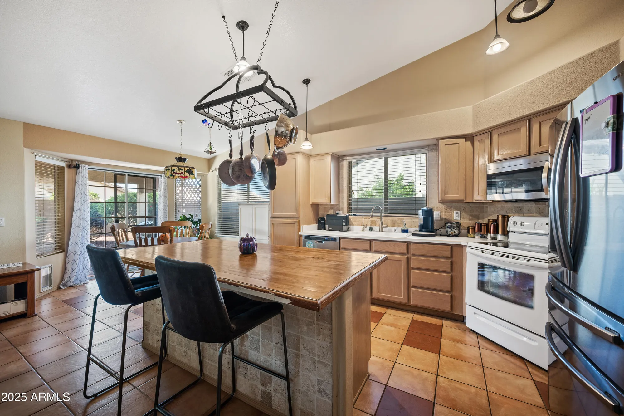 Property Slideshow image 19 of 28 | 10763 w runion dr, Peoria, AZ, 85373