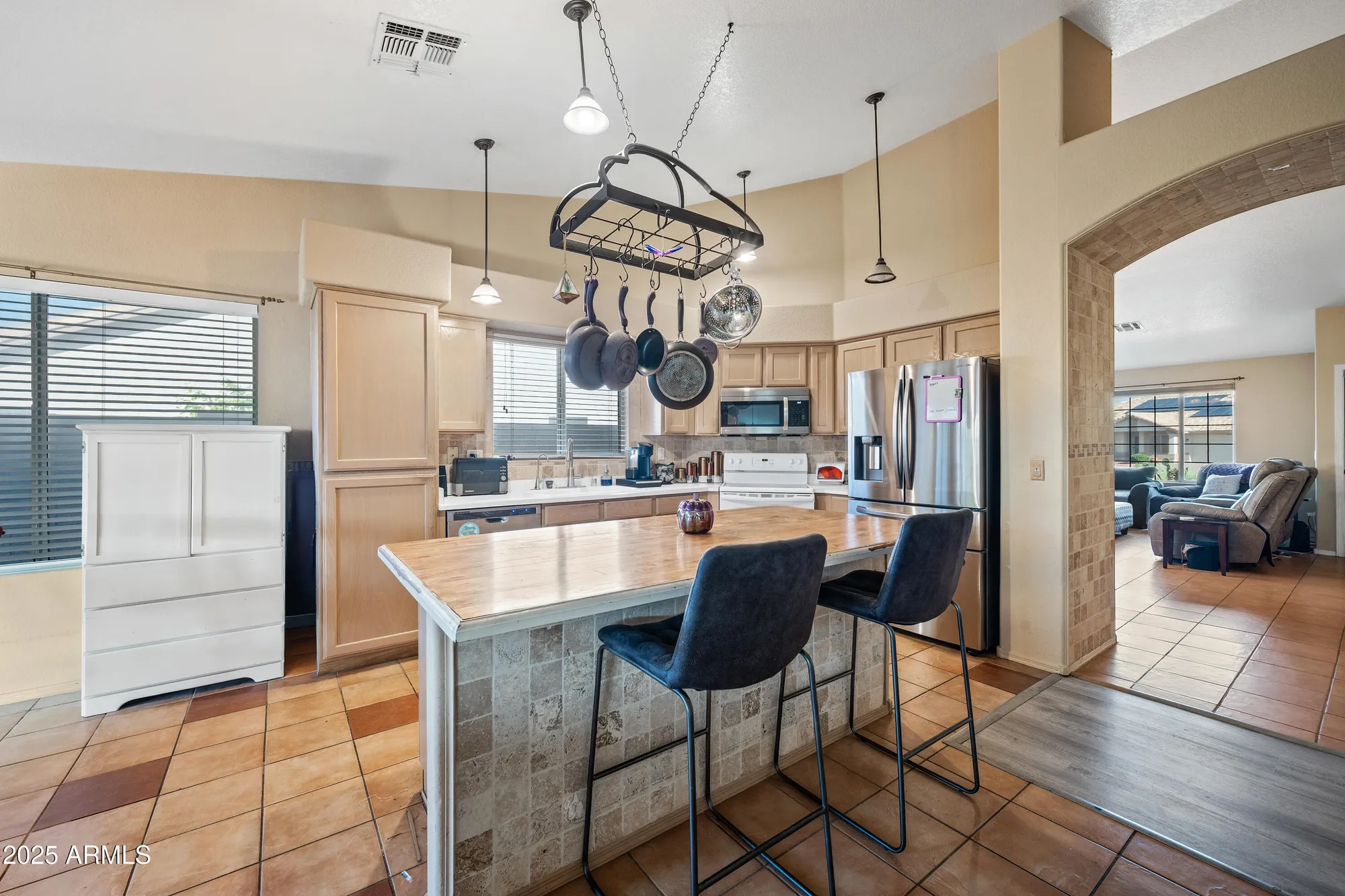 Property Slideshow image 20 of 28 | 10763 w runion dr, Peoria, AZ, 85373