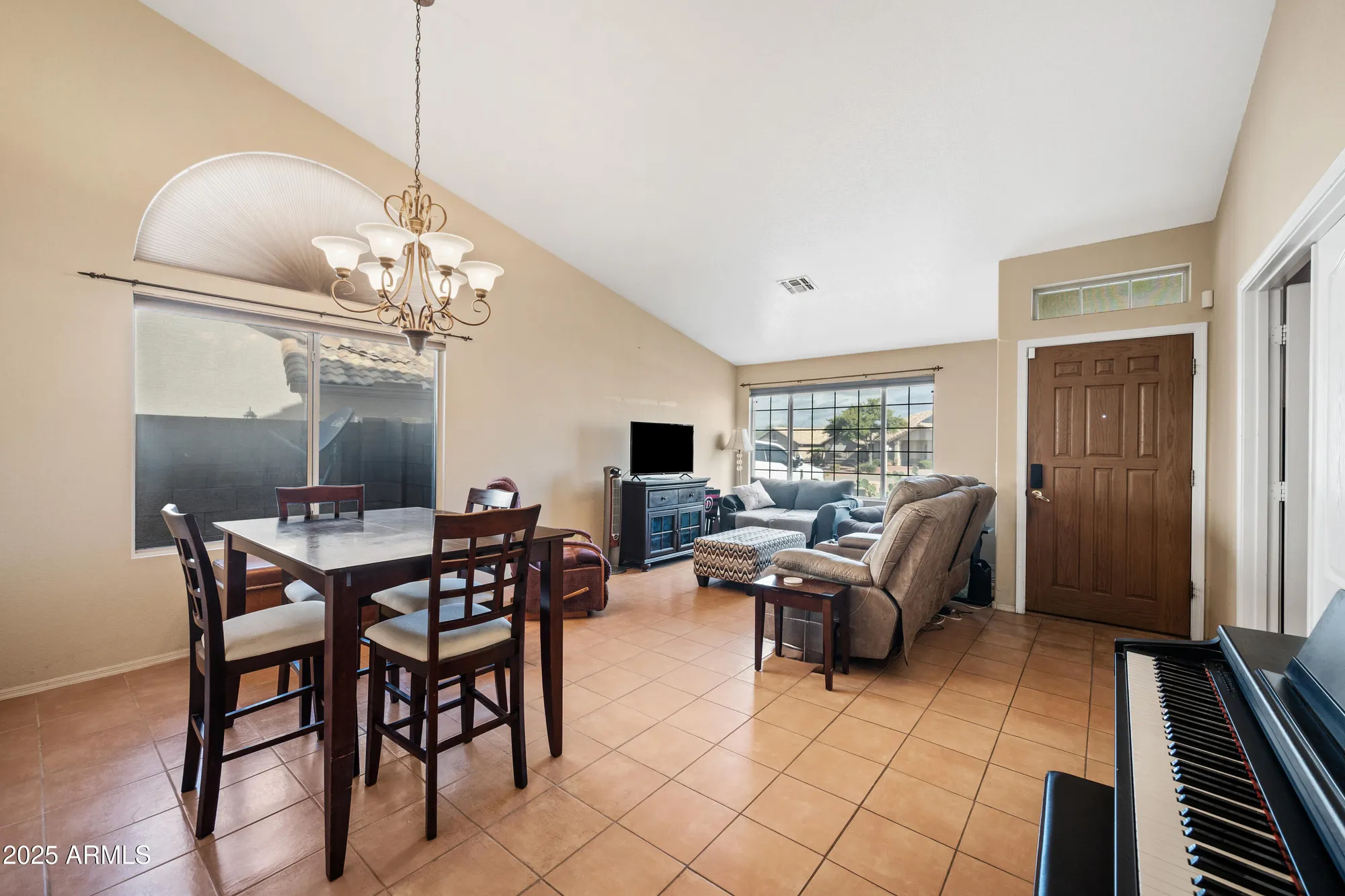 Property Slideshow image 21 of 28 | 10763 w runion dr, Peoria, AZ, 85373
