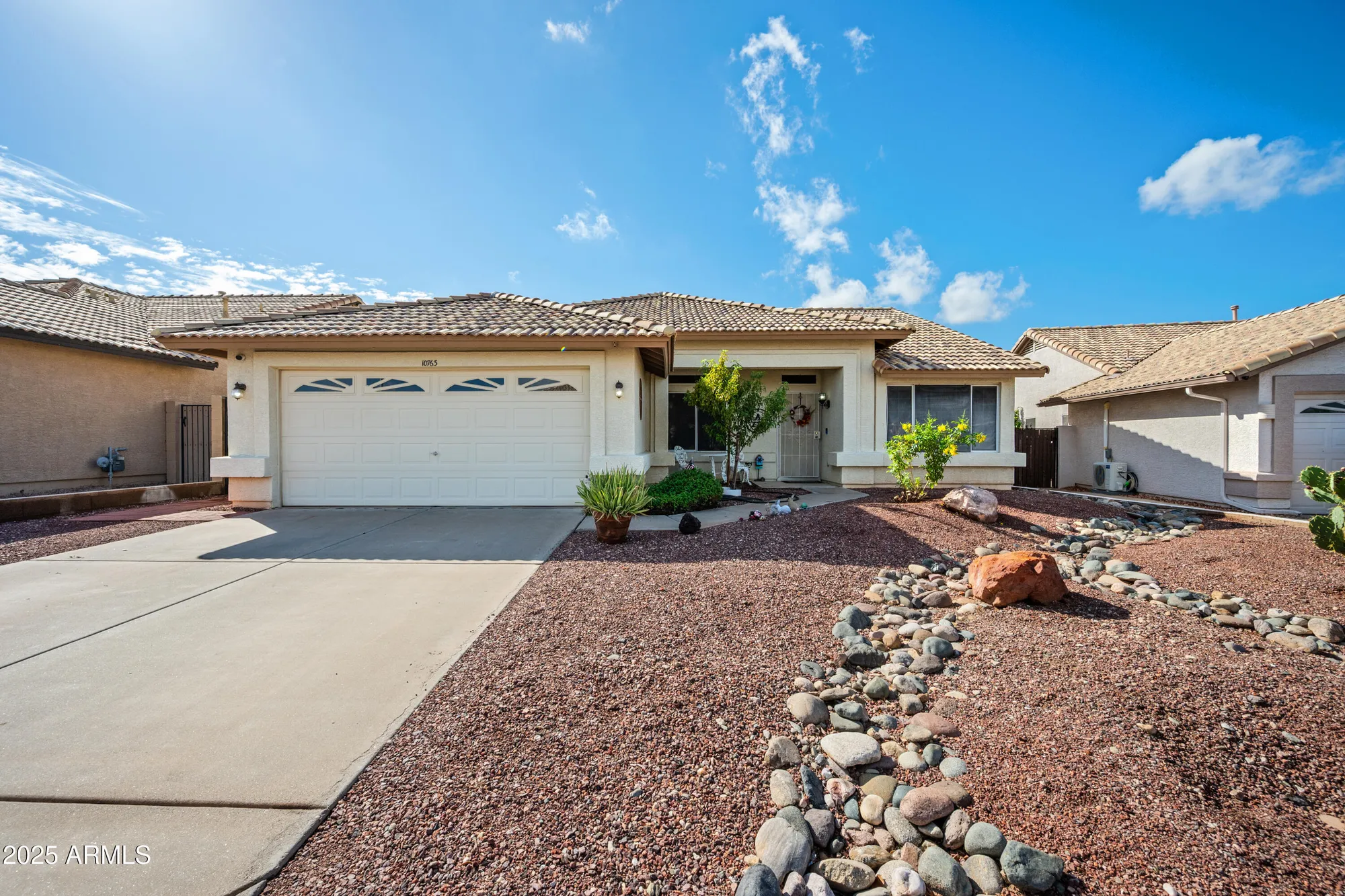 Property Slideshow image 2 of 28 | 10763 w runion dr, Peoria, AZ, 85373