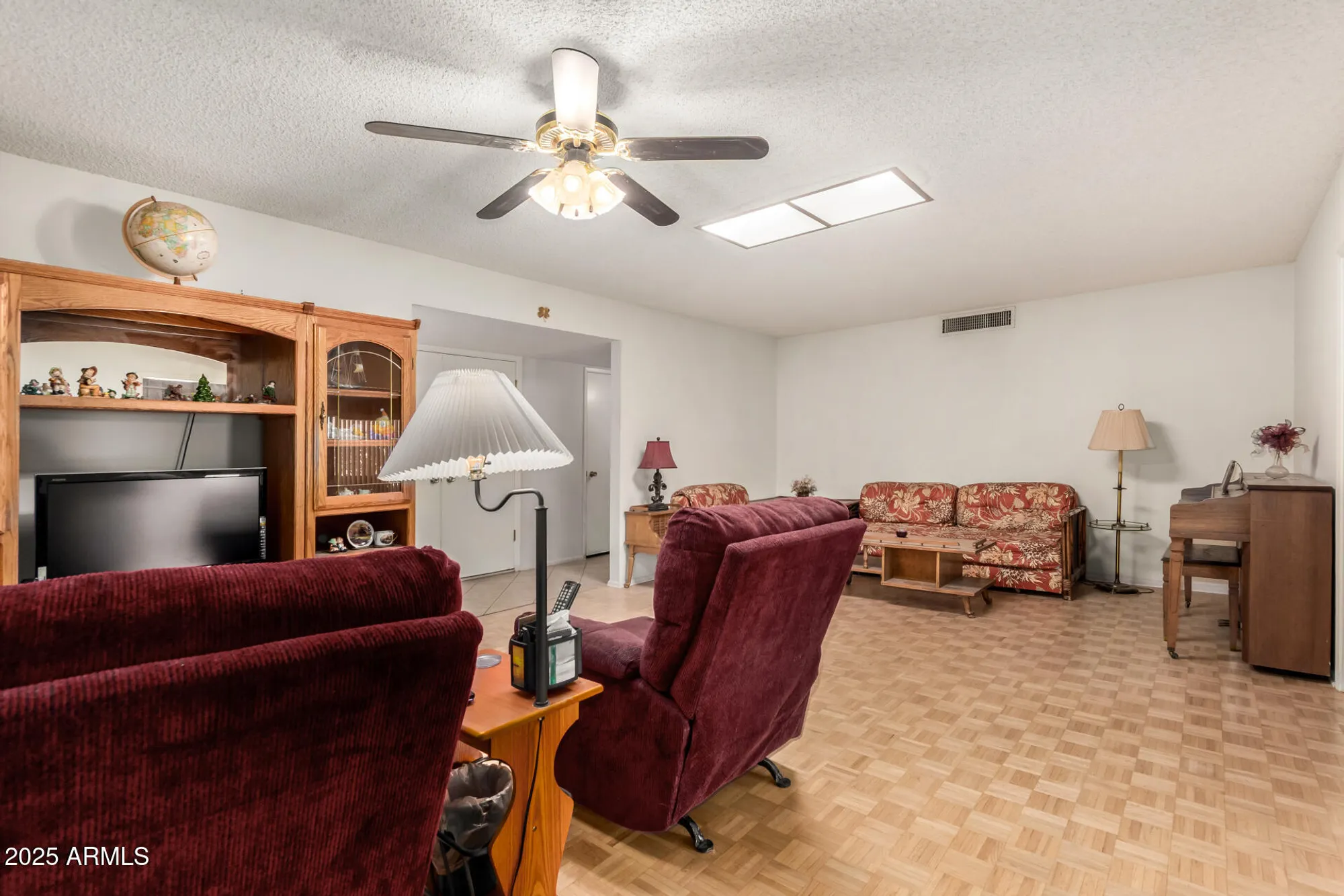 Property Slideshow image 9 of 43 | 10701 w el capitan cir, Sun City, AZ, 85351