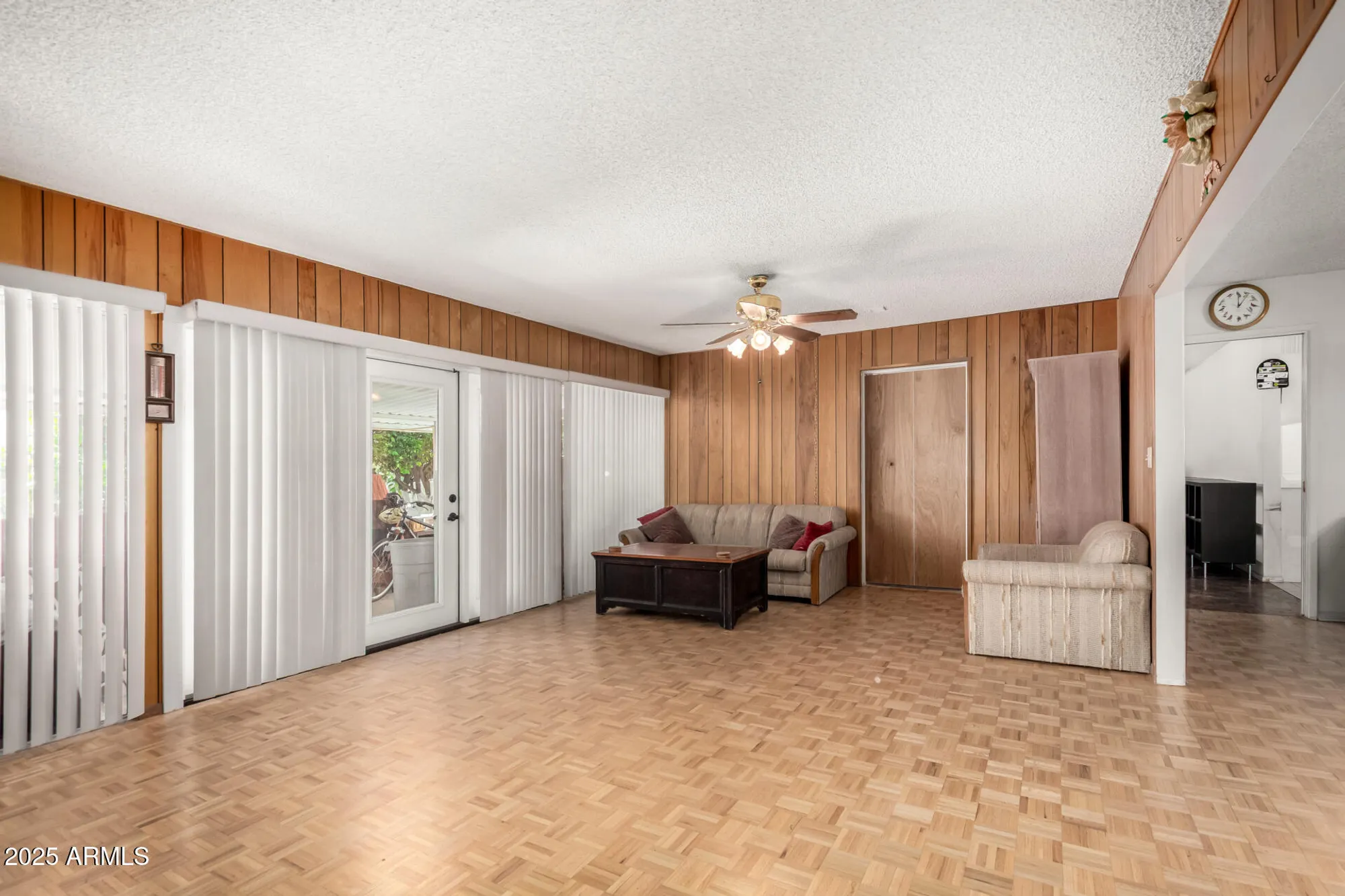 Property Slideshow image 13 of 43 | 10701 w el capitan cir, Sun City, AZ, 85351
