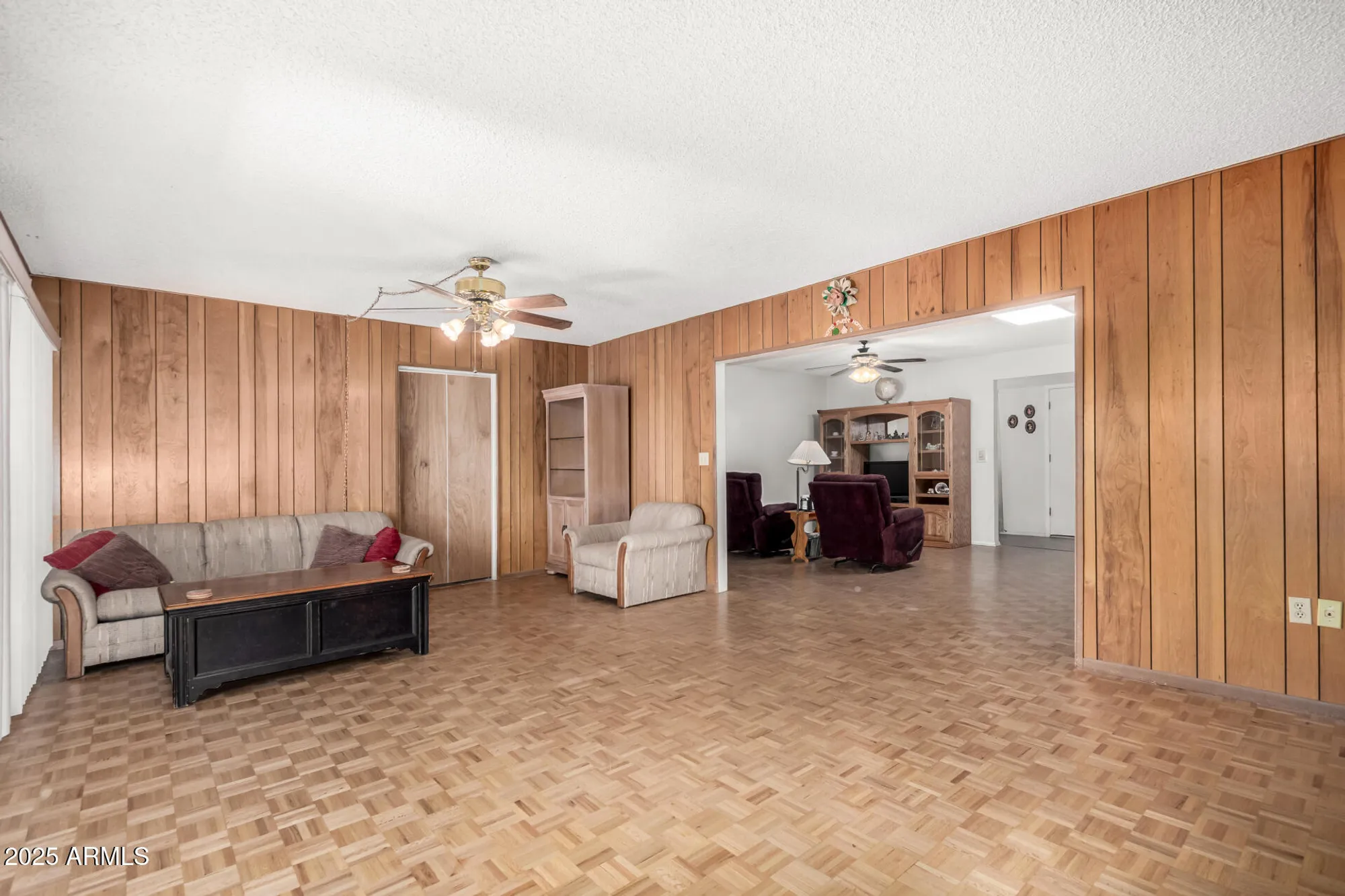 Property Slideshow image 14 of 43 | 10701 w el capitan cir, Sun City, AZ, 85351