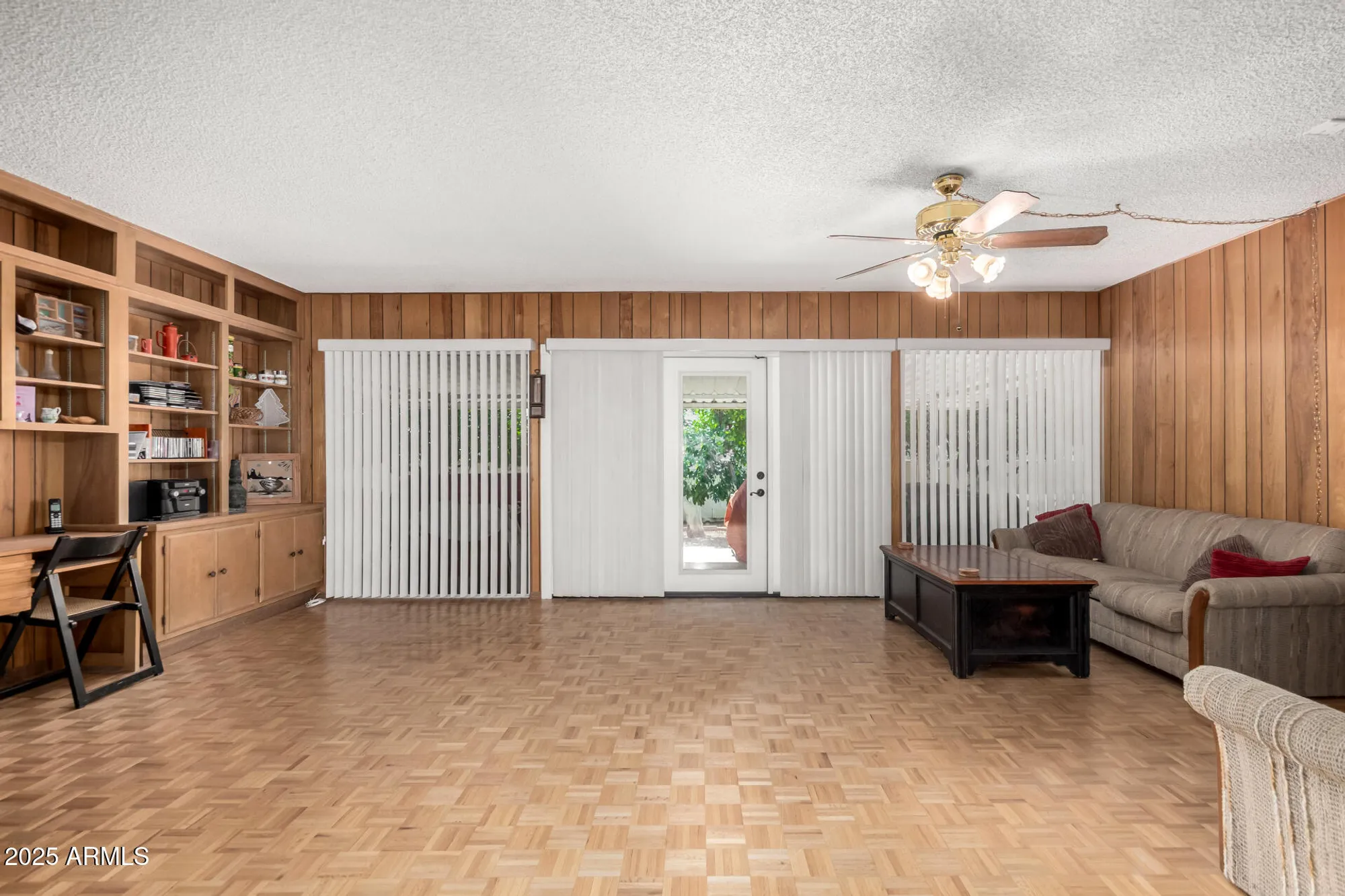 Property Slideshow image 11 of 43 | 10701 w el capitan cir, Sun City, AZ, 85351