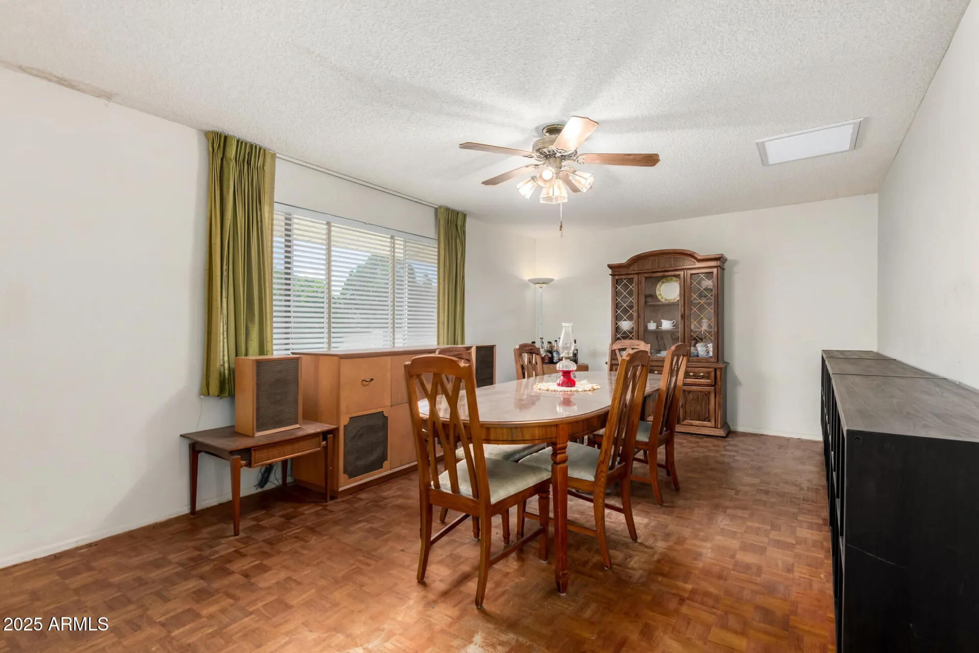 Property Slideshow image 17 of 43 | 10701 w el capitan cir, Sun City, AZ, 85351