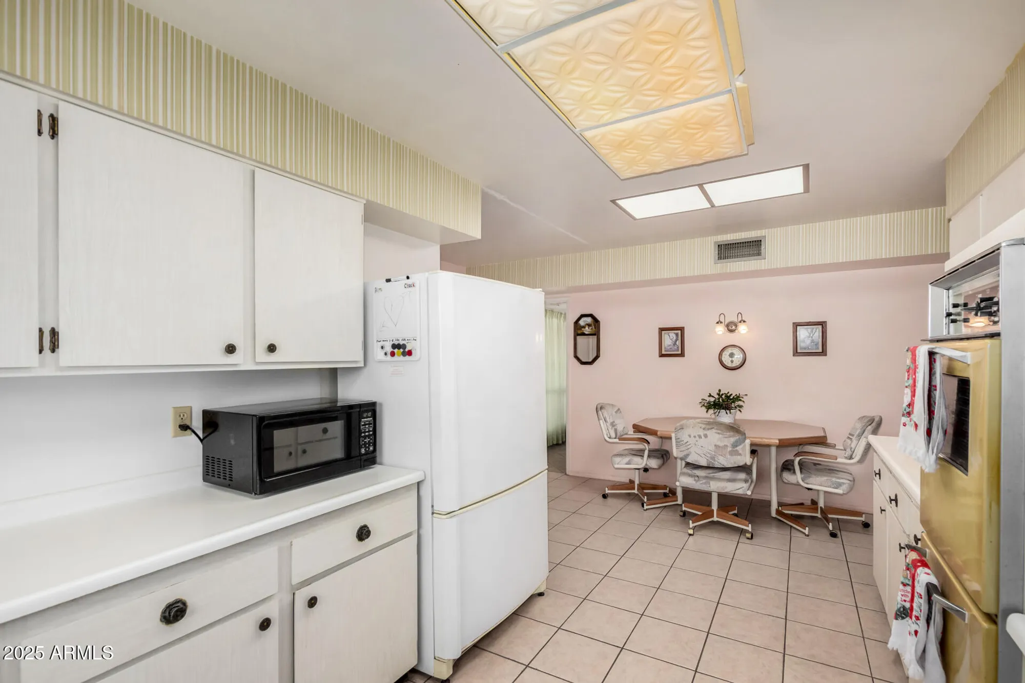 Property Slideshow image 23 of 43 | 10701 w el capitan cir, Sun City, AZ, 85351