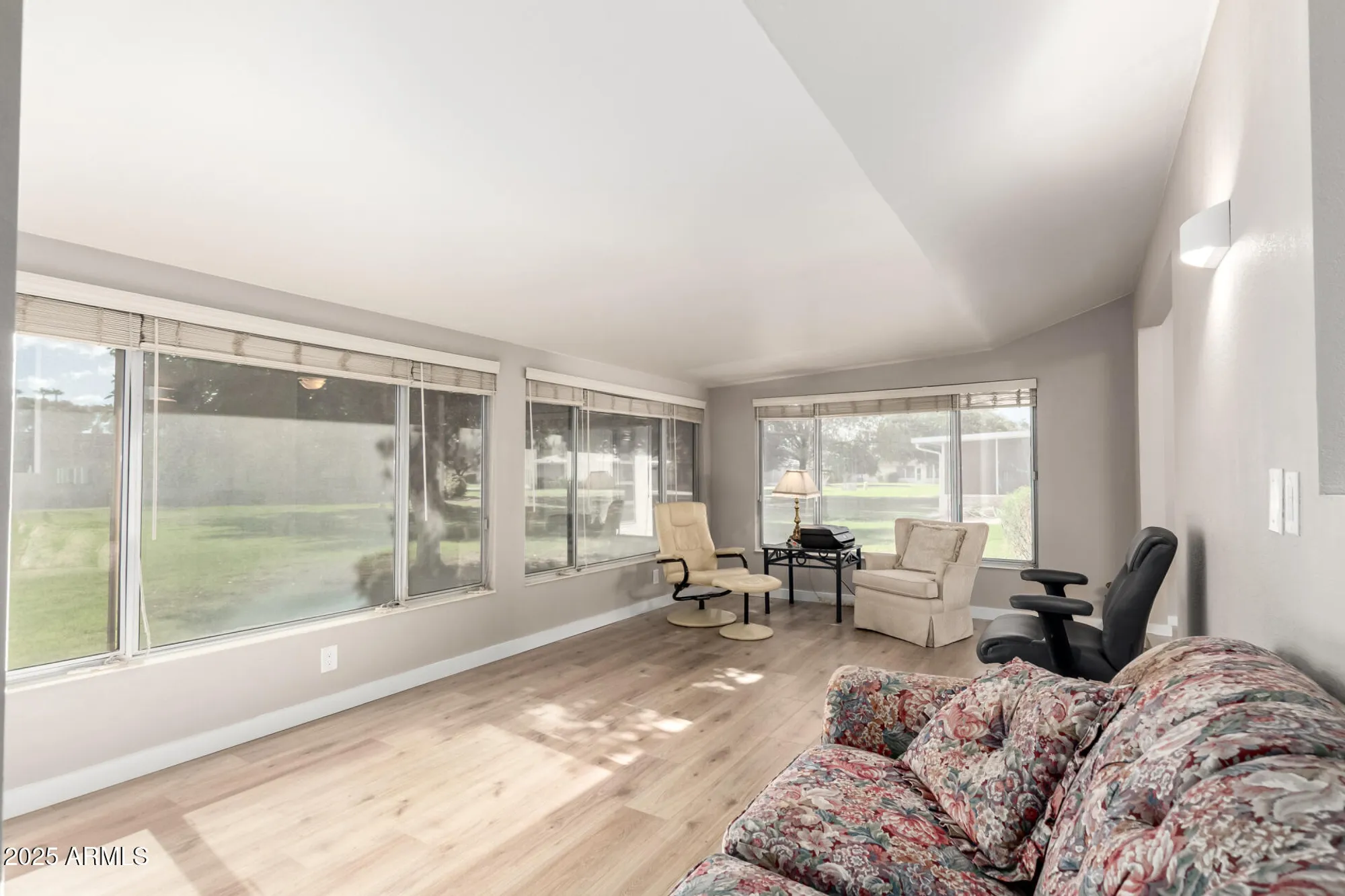 Property Slideshow image 8 of 31 | 9625 w oak ridge dr, Sun City, AZ, 85351