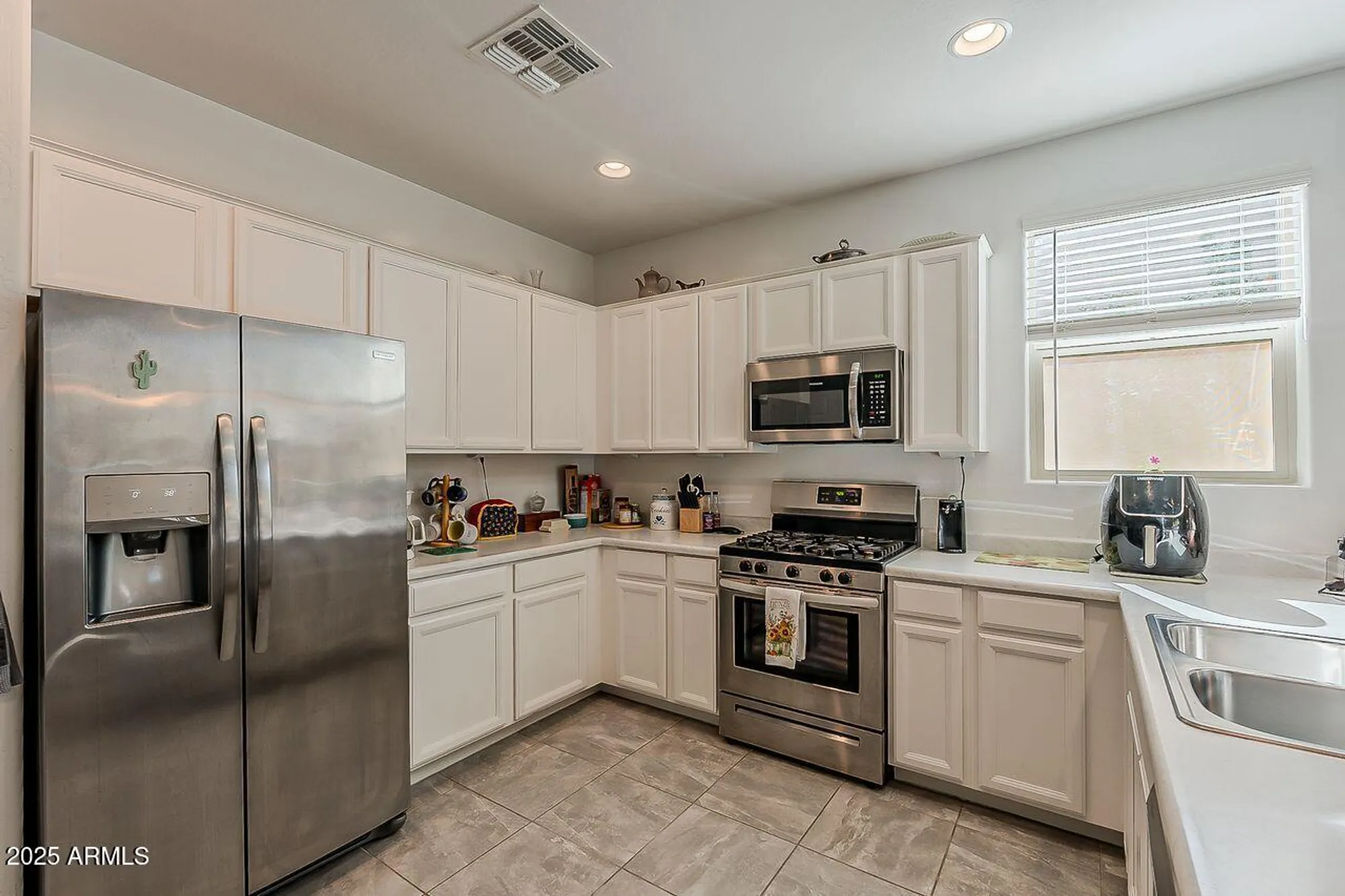 Property Slideshow image 16 of 54 | 17237 w west wind dr, Surprise, AZ, 85387