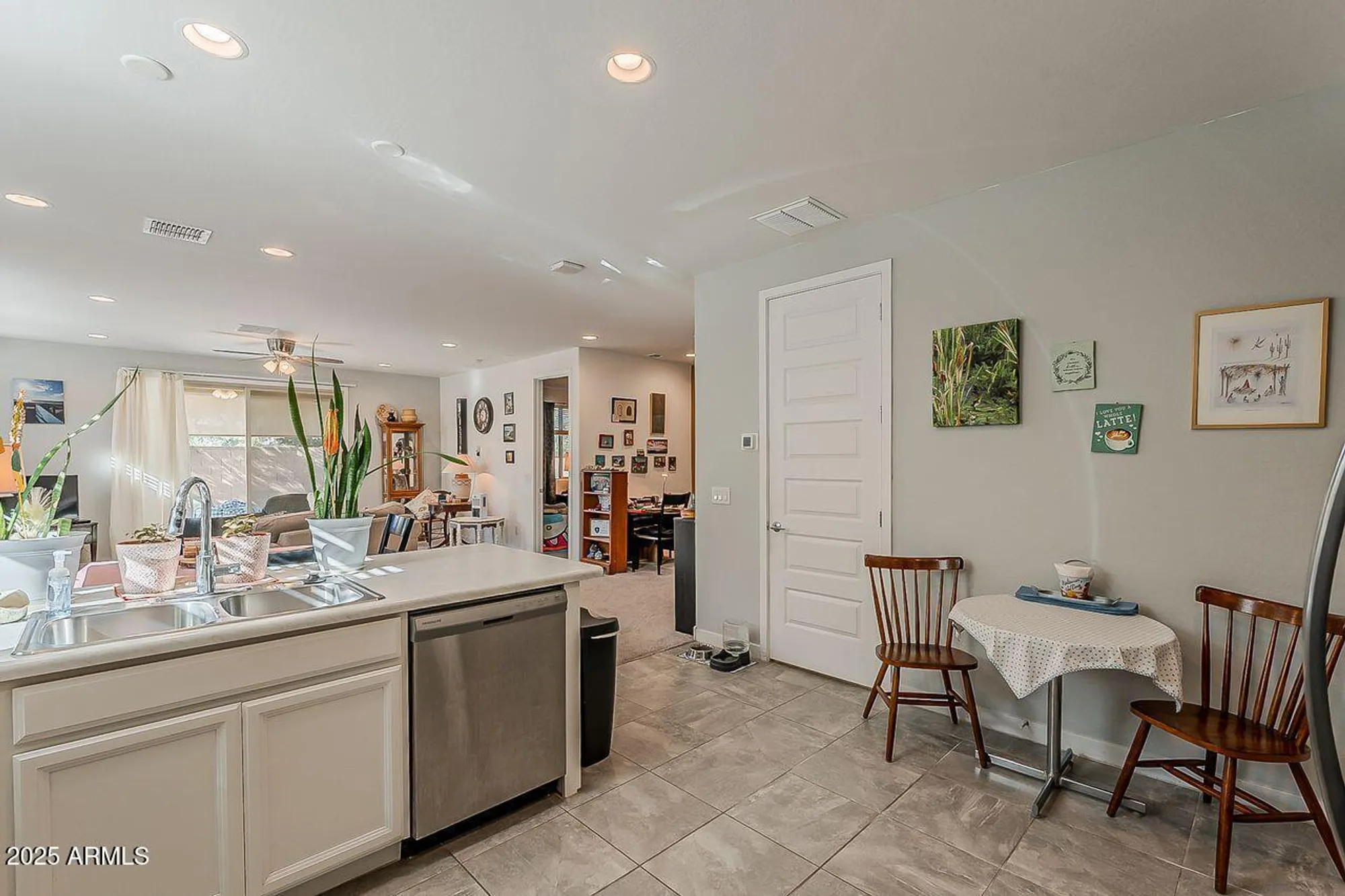 Property Slideshow image 18 of 54 | 17237 w west wind dr, Surprise, AZ, 85387