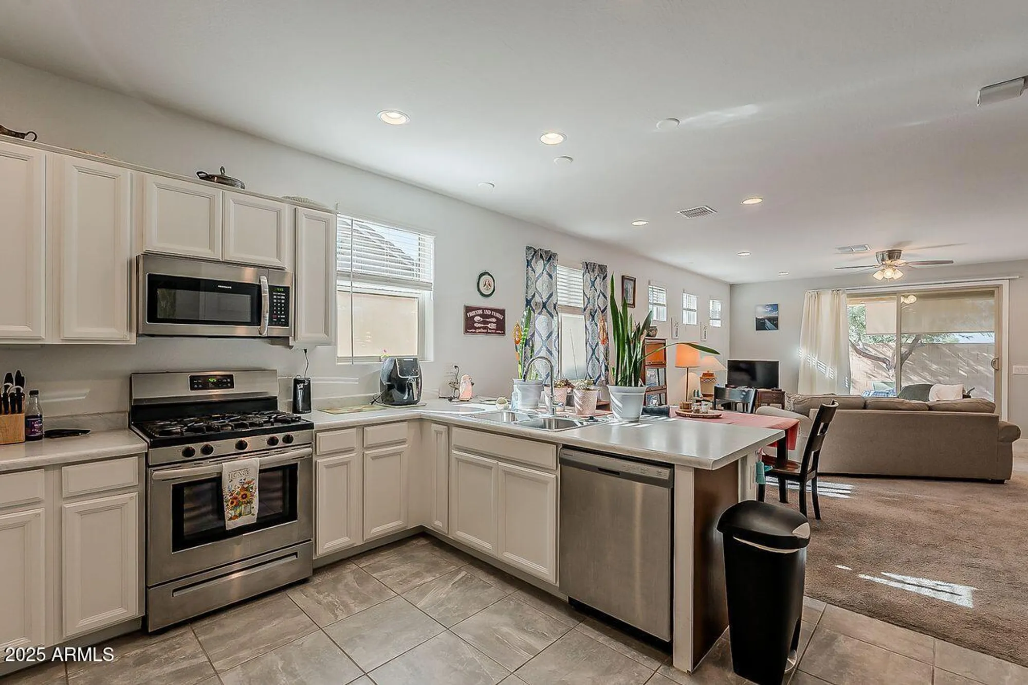 Property Slideshow image 14 of 54 | 17237 w west wind dr, Surprise, AZ, 85387