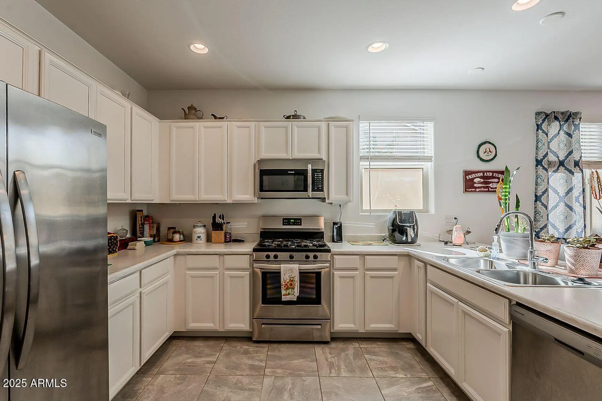 Property Slideshow image 15 of 54 | 17237 w west wind dr, Surprise, AZ, 85387