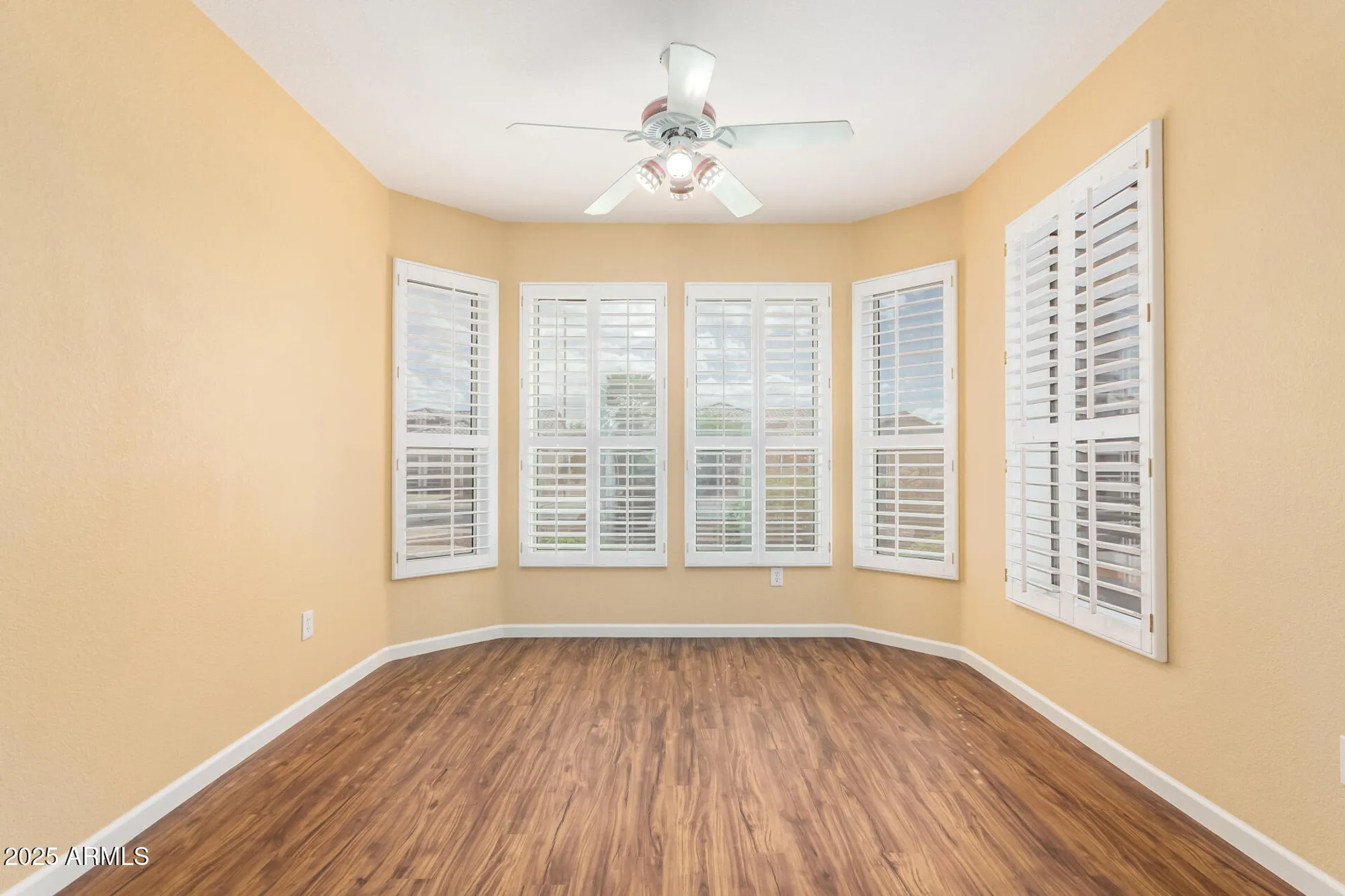 Property Slideshow image 10 of 36 | 15764 w silver breeze dr, Surprise, AZ, 85374