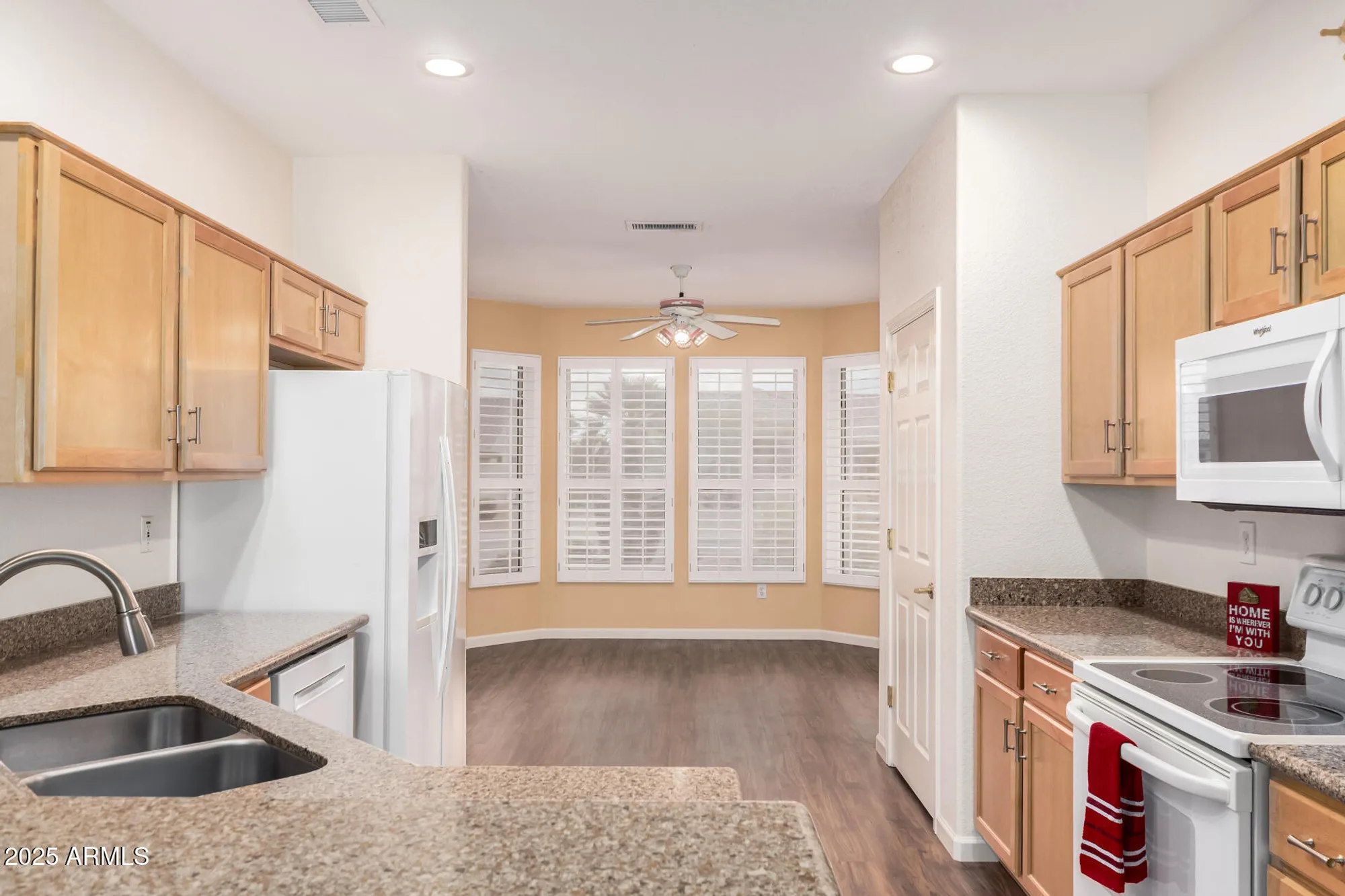 Property Slideshow image 16 of 36 | 15764 w silver breeze dr, Surprise, AZ, 85374