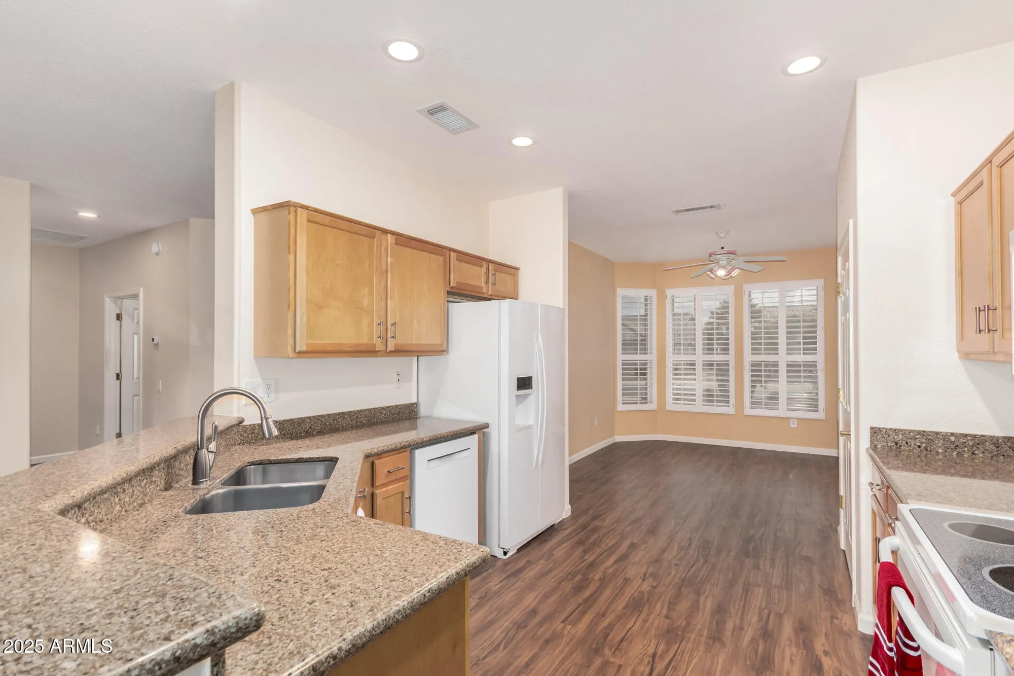 Property Slideshow image 13 of 36 | 15764 w silver breeze dr, Surprise, AZ, 85374