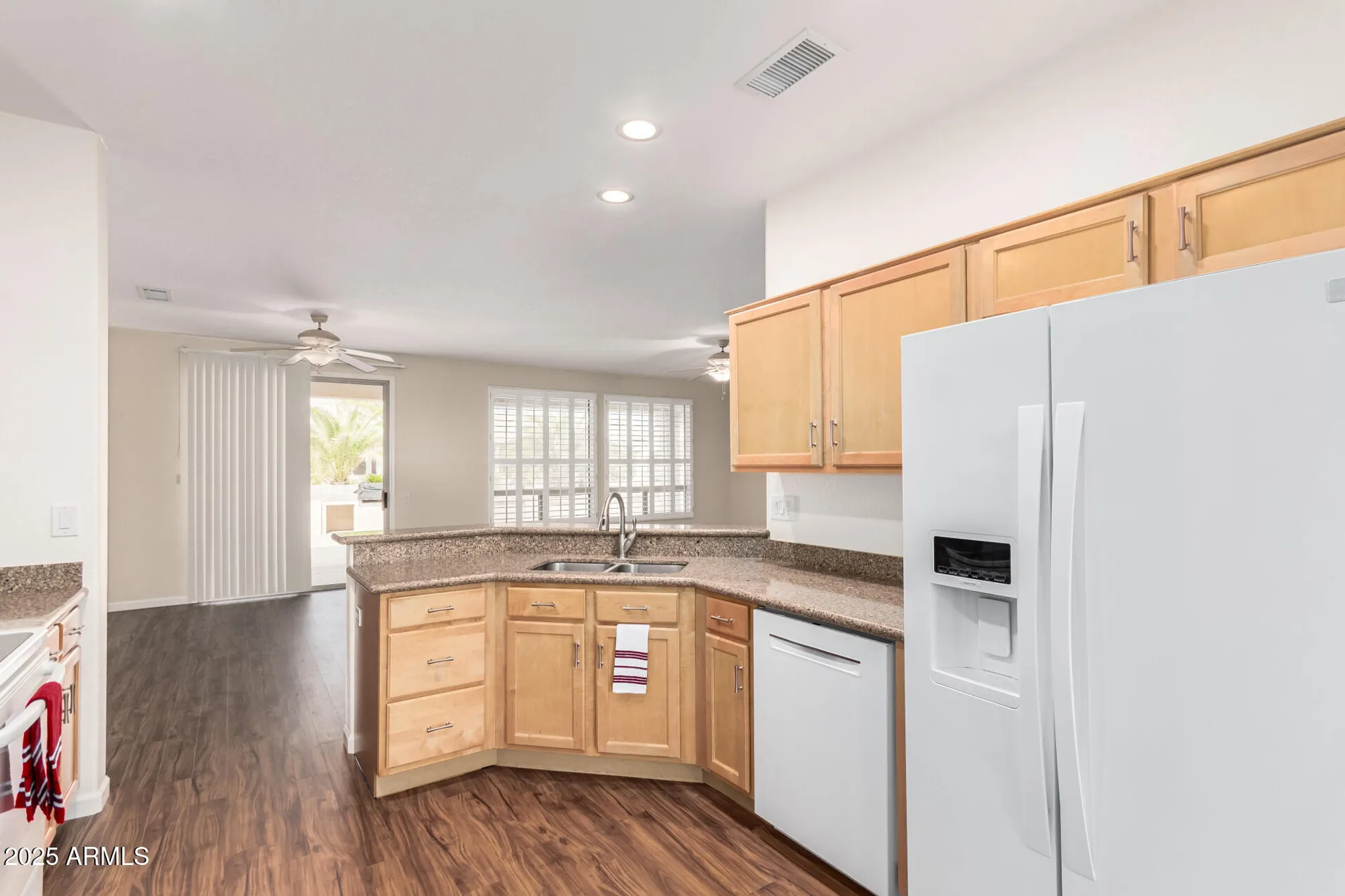 Property Slideshow image 14 of 36 | 15764 w silver breeze dr, Surprise, AZ, 85374