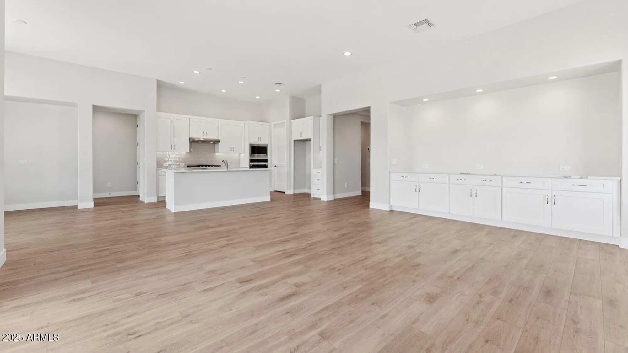 Property Slideshow image 4 of 16 | 16729 w sheila ln, Goodyear, AZ, 85395