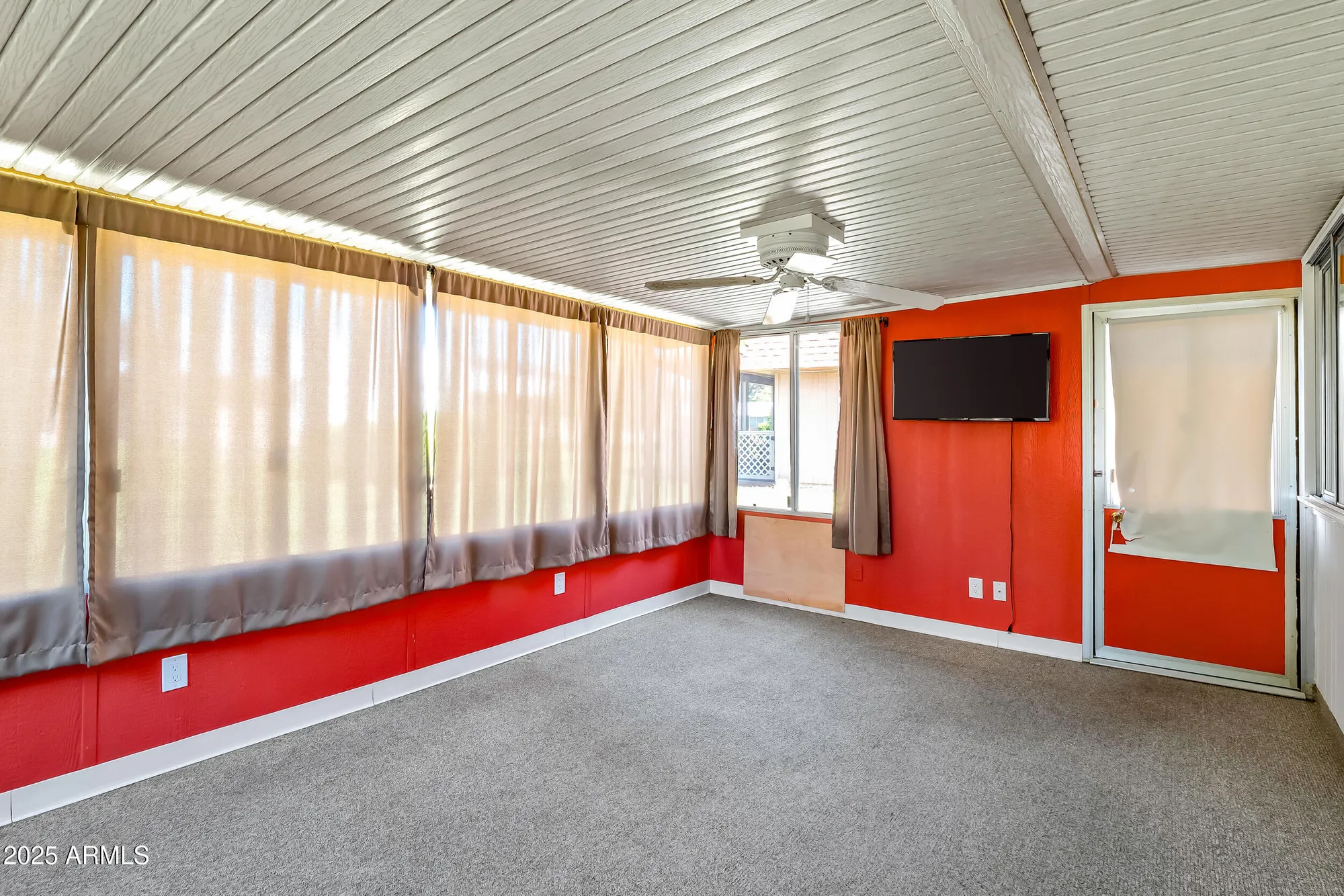 Property Slideshow image 21 of 35 | 9414 w greenway rd, Sun City, AZ, 85351