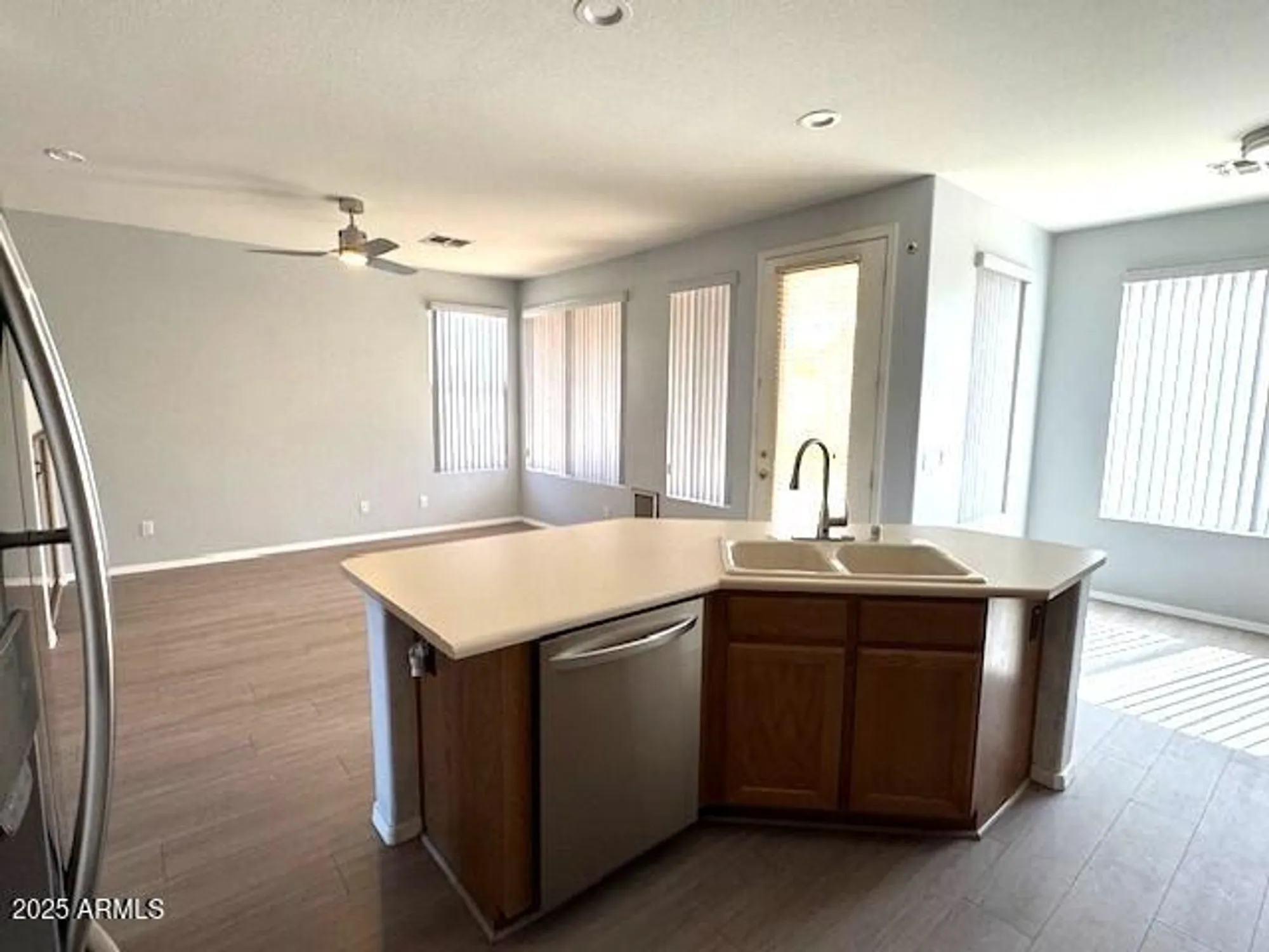 Property Slideshow image 16 of 36 | 11029 w oraibi dr, Peoria, AZ, 85373