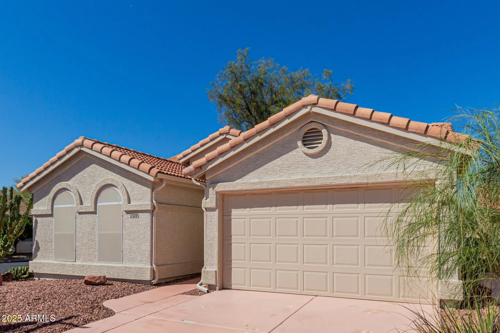 Property Slideshow image 1 of 24 | 1880 e winged foot dr, Chandler, AZ, 85249