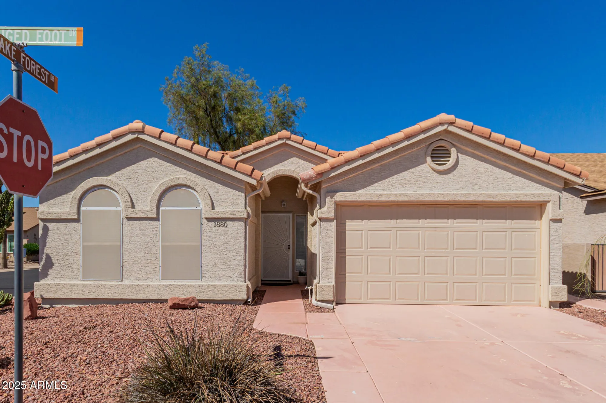 Property Slideshow image 2 of 24 | 1880 e winged foot dr, Chandler, AZ, 85249