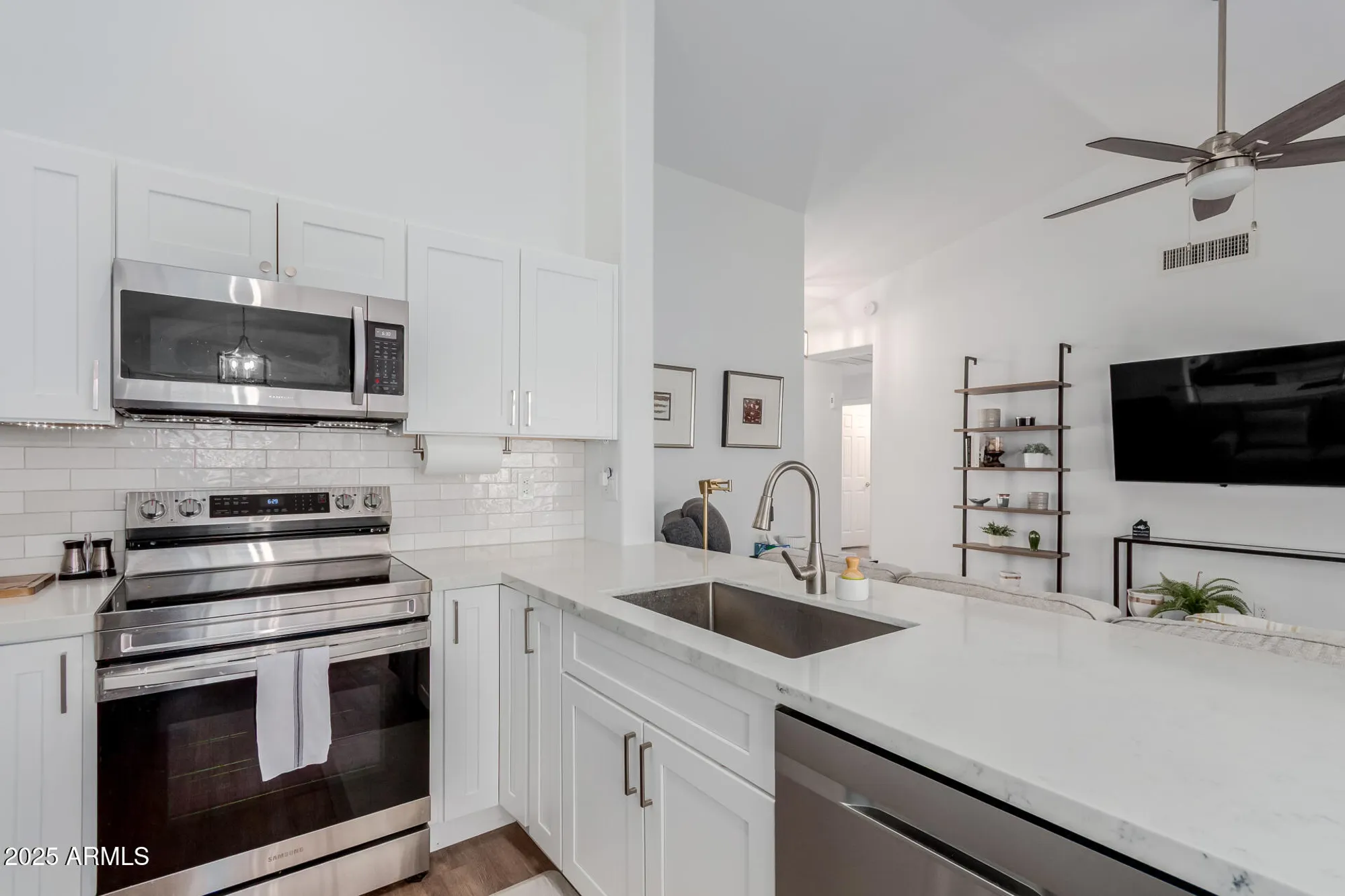 Property Slideshow image 9 of 24 | 1880 e winged foot dr, Chandler, AZ, 85249