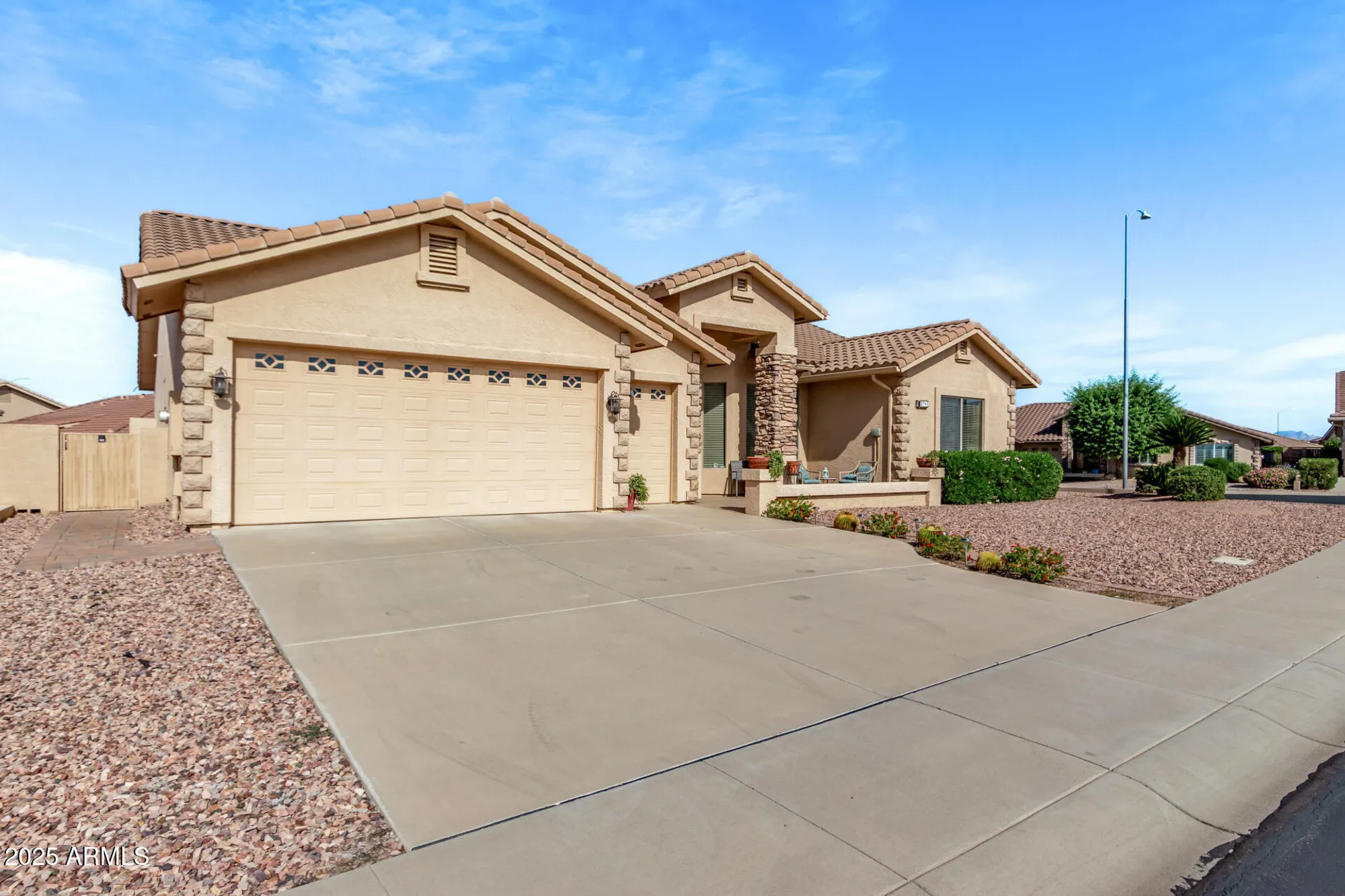 Property Slideshow image 4 of 47 | 2740 s teakwood cir, Mesa, AZ, 85209
