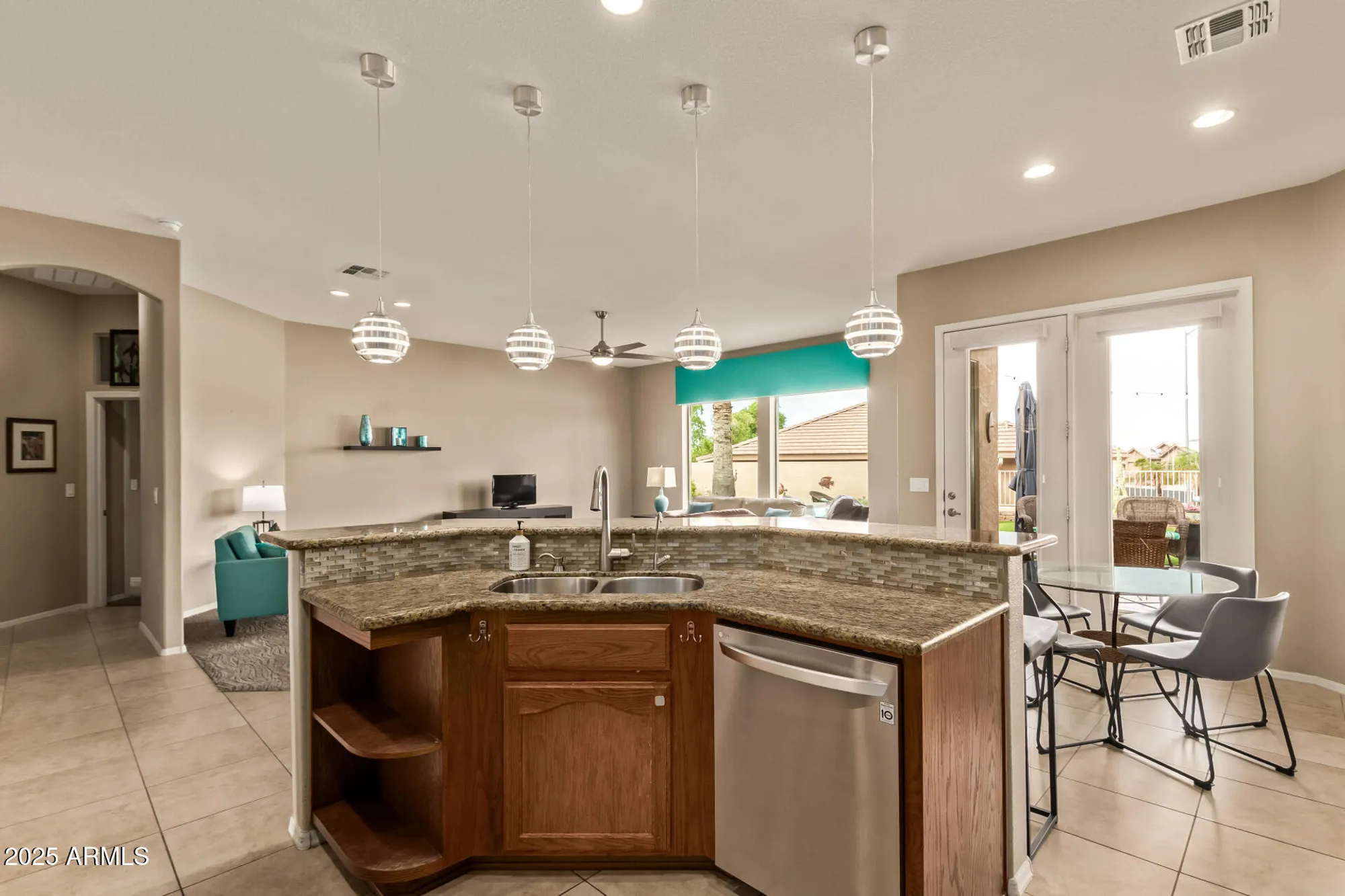 Property Slideshow image 19 of 47 | 2740 s teakwood cir, Mesa, AZ, 85209